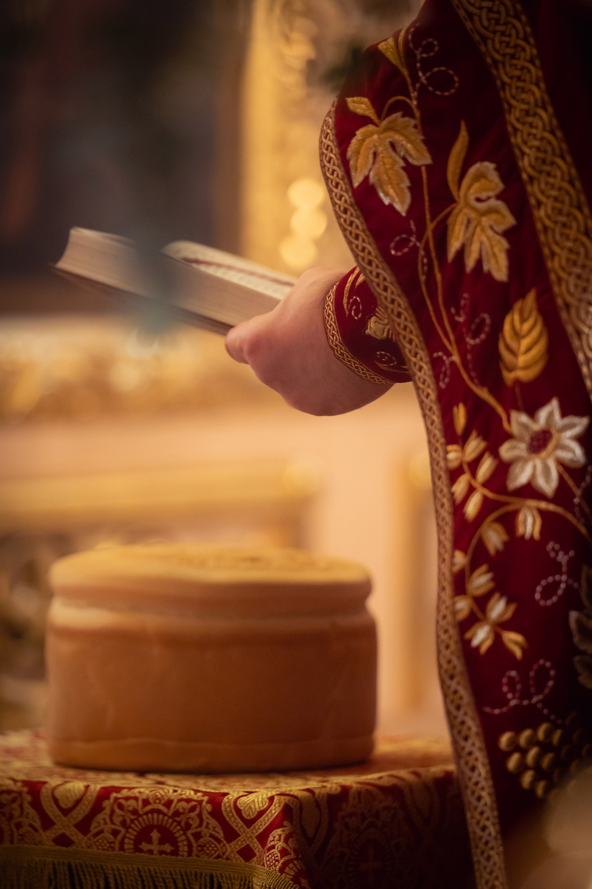 Богородский храм. Пасха. Полунощница, Божественная литургия. Антон и Татьяна Денисенко — В храме