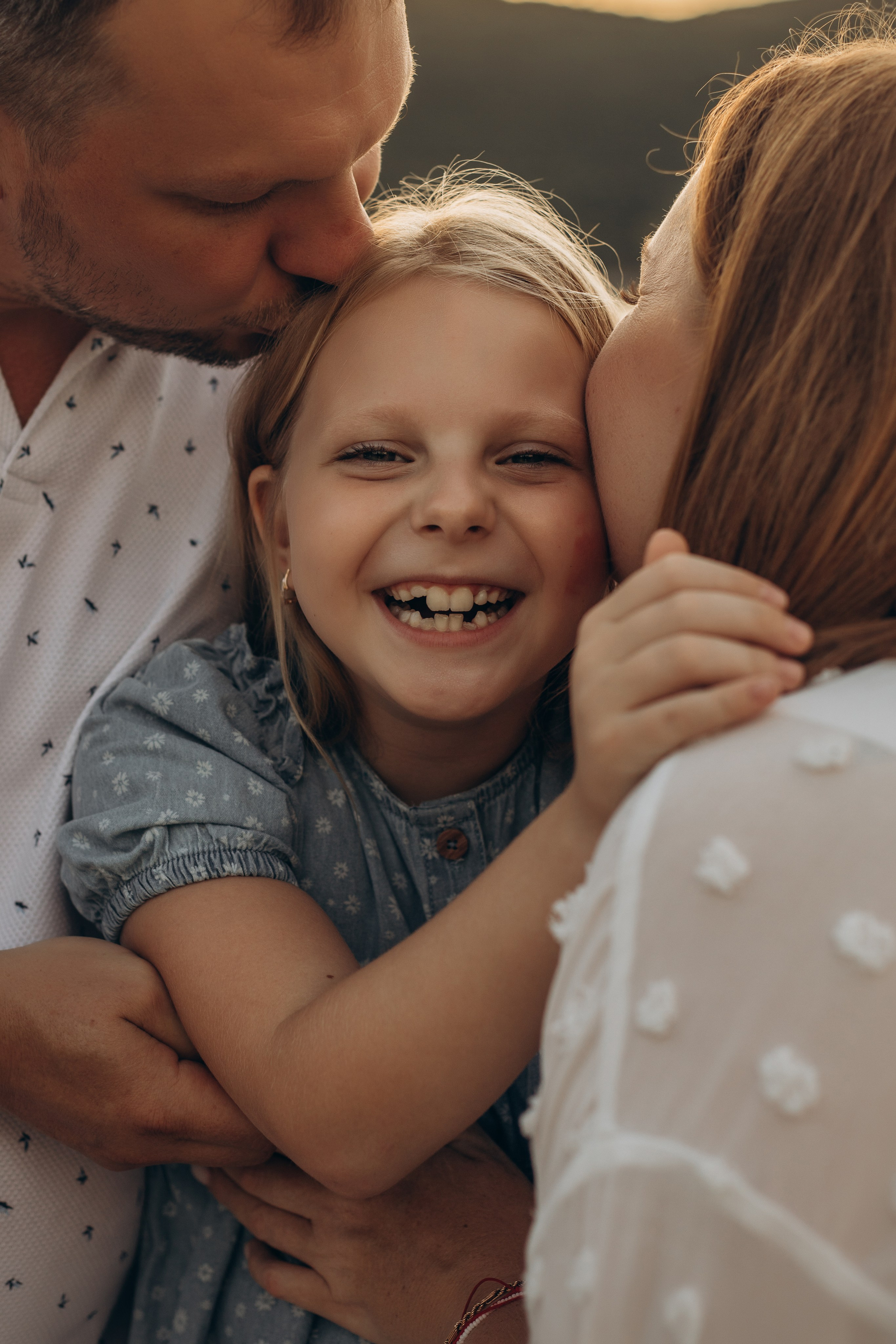Антон, Тамара, Алиса и Ева — летний вечер у озера. Семейный фотограф Новороссийск, Анапа, Геленджик — Юлия Давыдова