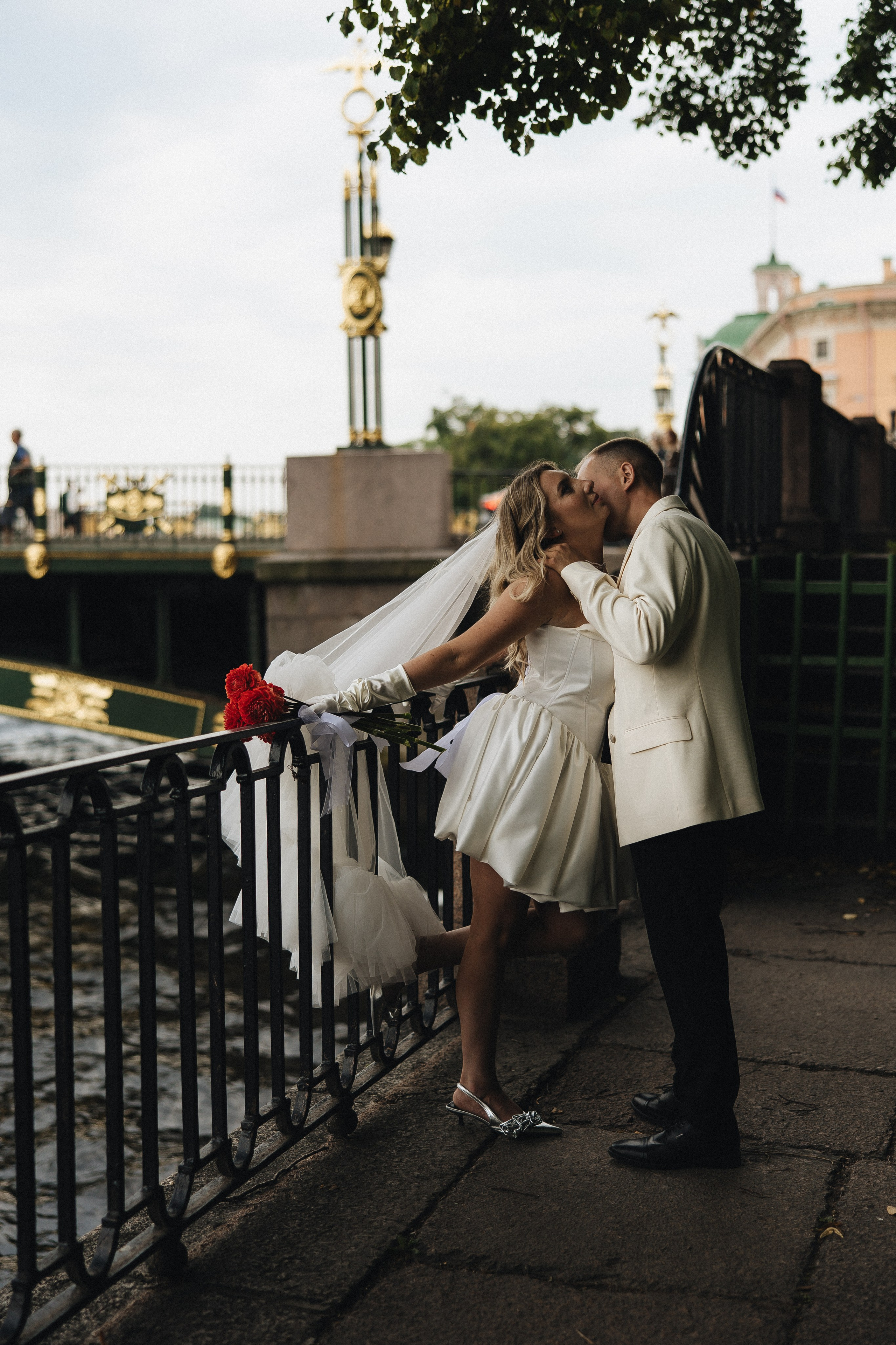 Когда я впервые увидел тебя, этот смех, ты мне напомнила по-моему сразу всех. Свадебный фотограф в Санкт-Петербурге Баженова Алина