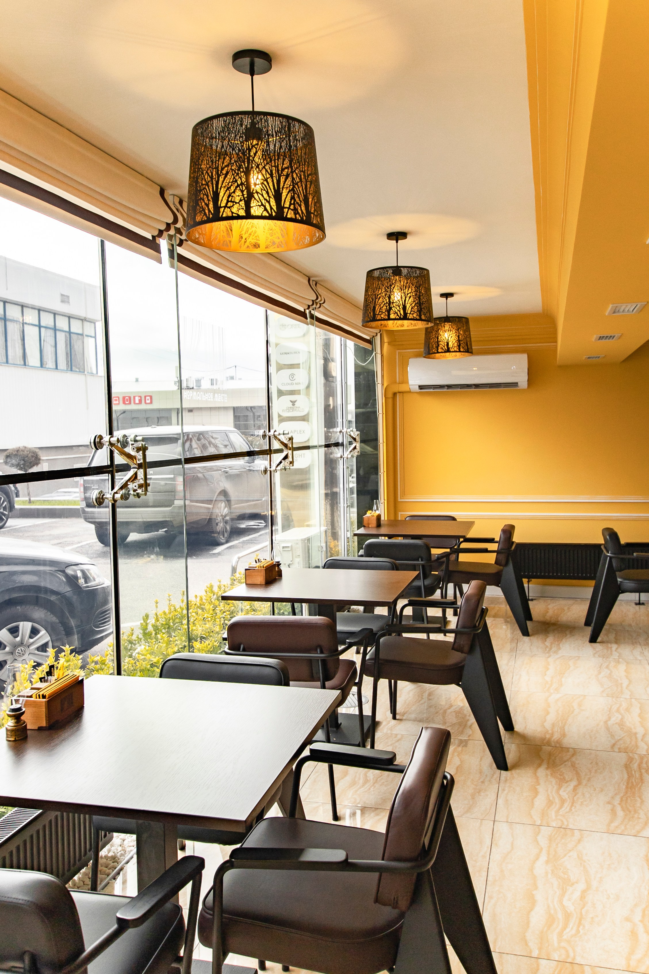 Интерьерная съемка заведения «Нормальное место». Фотограф Настя Конник | Пятигорск | Эльбрус | Домбай | Архыз