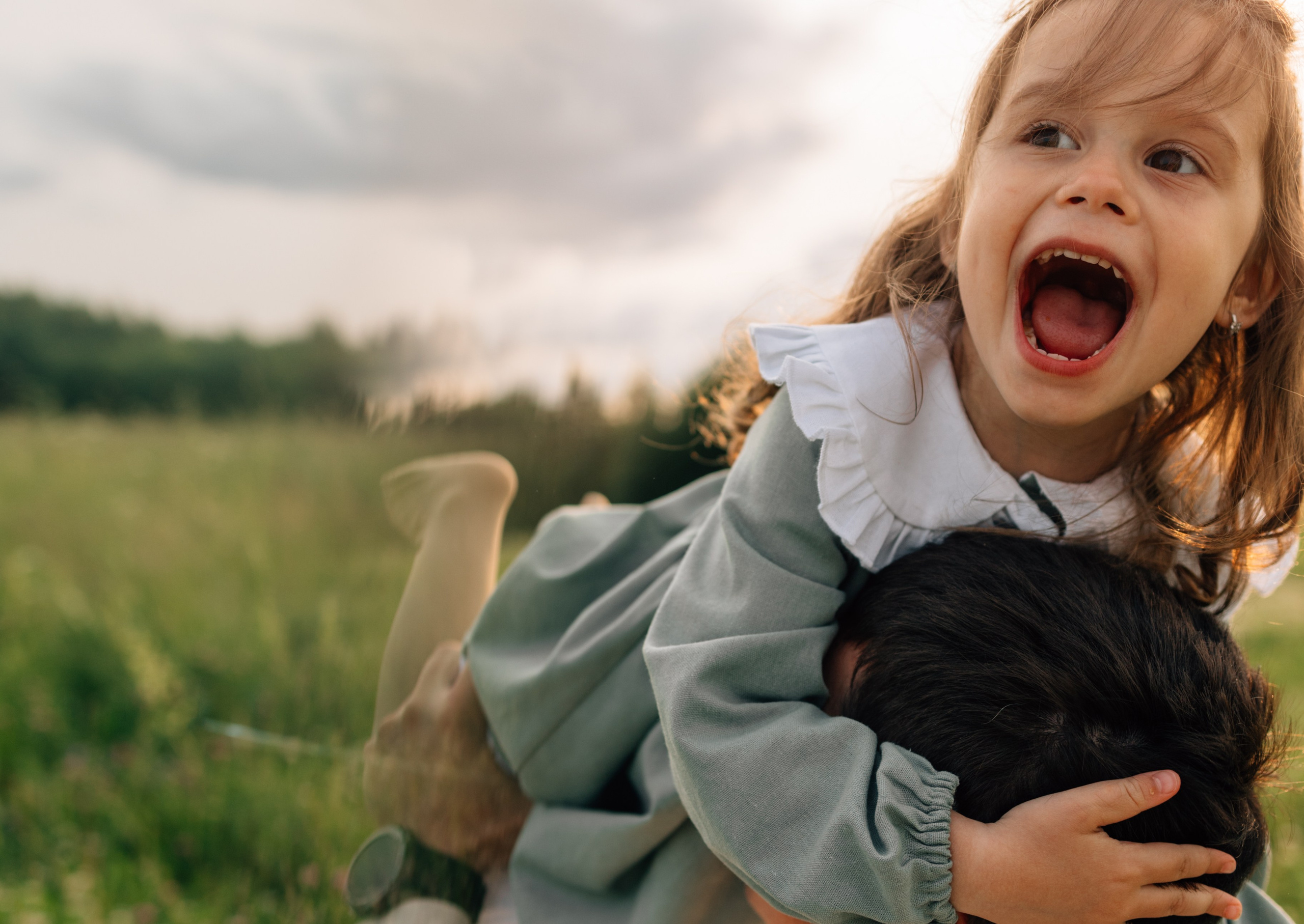 Анна, Марчелло, Настенька и Влада в поле. Фотограф Москва Светлана Кирюшина