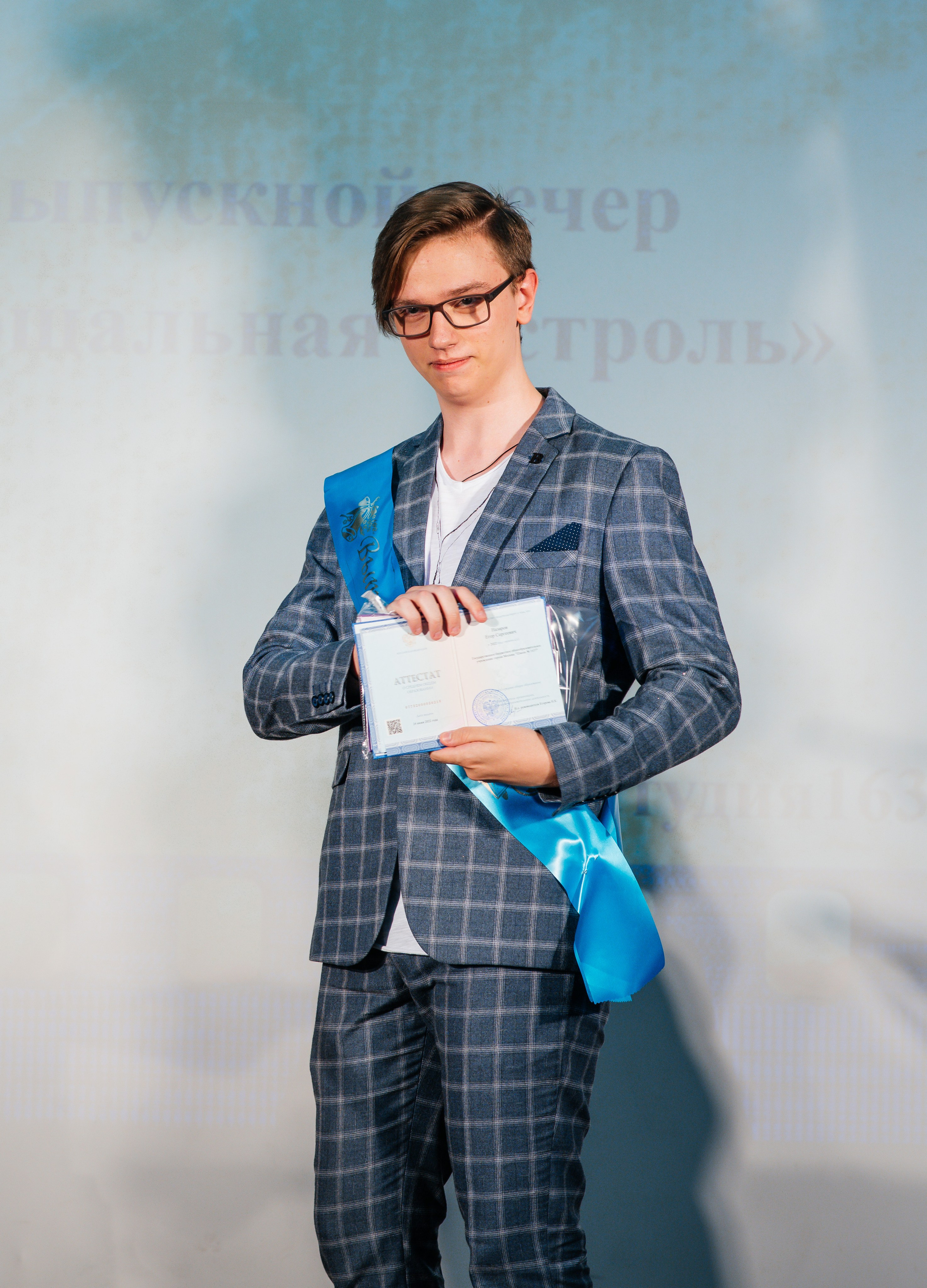 Вручение аттестатов. Выпускные альбомы в Подольске Москве и МО