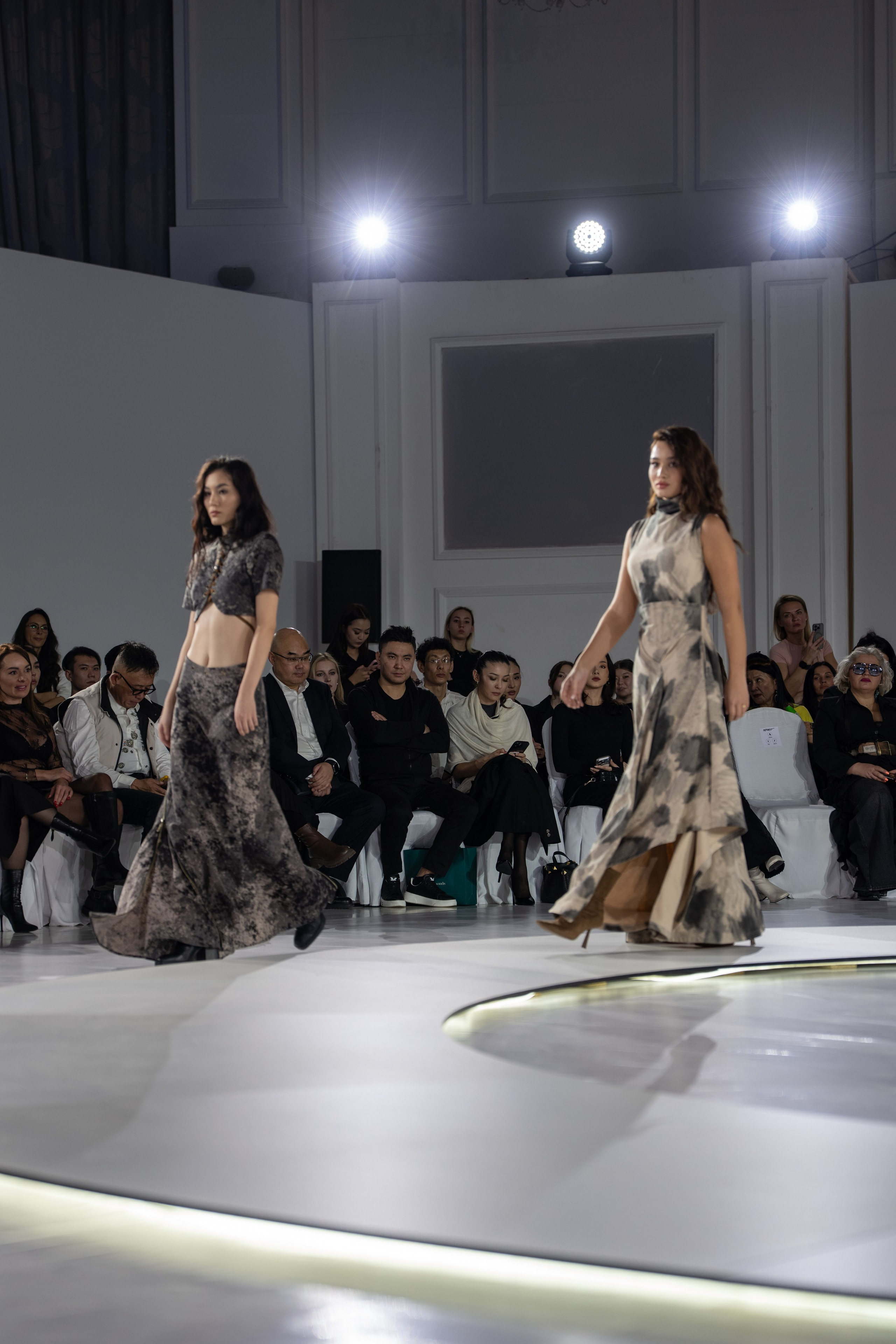 Design August. Сайт Алматинского НЮ АРТ, будуар и фэшн фотографа Дениса Карпенко