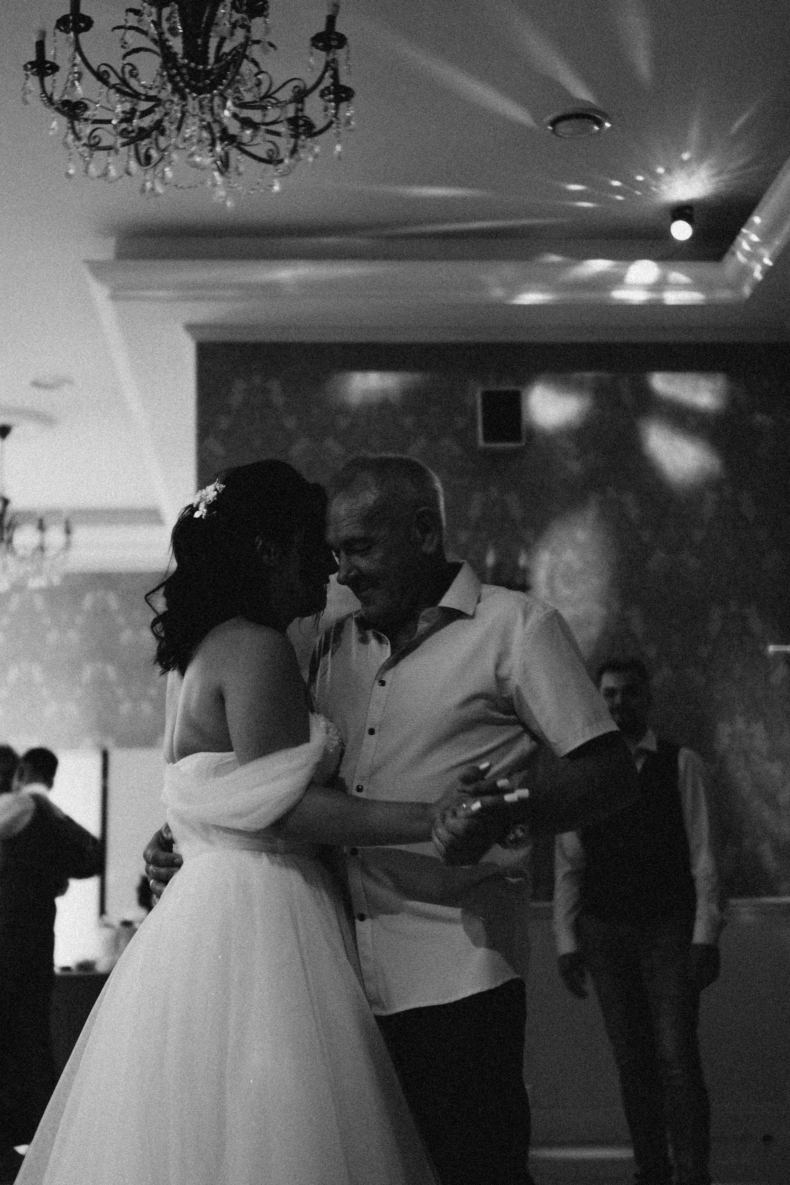 ТАНЕЦ ОТЦА И ДОЧЕРИ НА БАНКЕТЕ (СВАДЕБНАЯ ФОТОСЕСИИЯ БАНКЕТА). Профессиональный фотограф, Санкт-Петербург — Виктория Богомолова