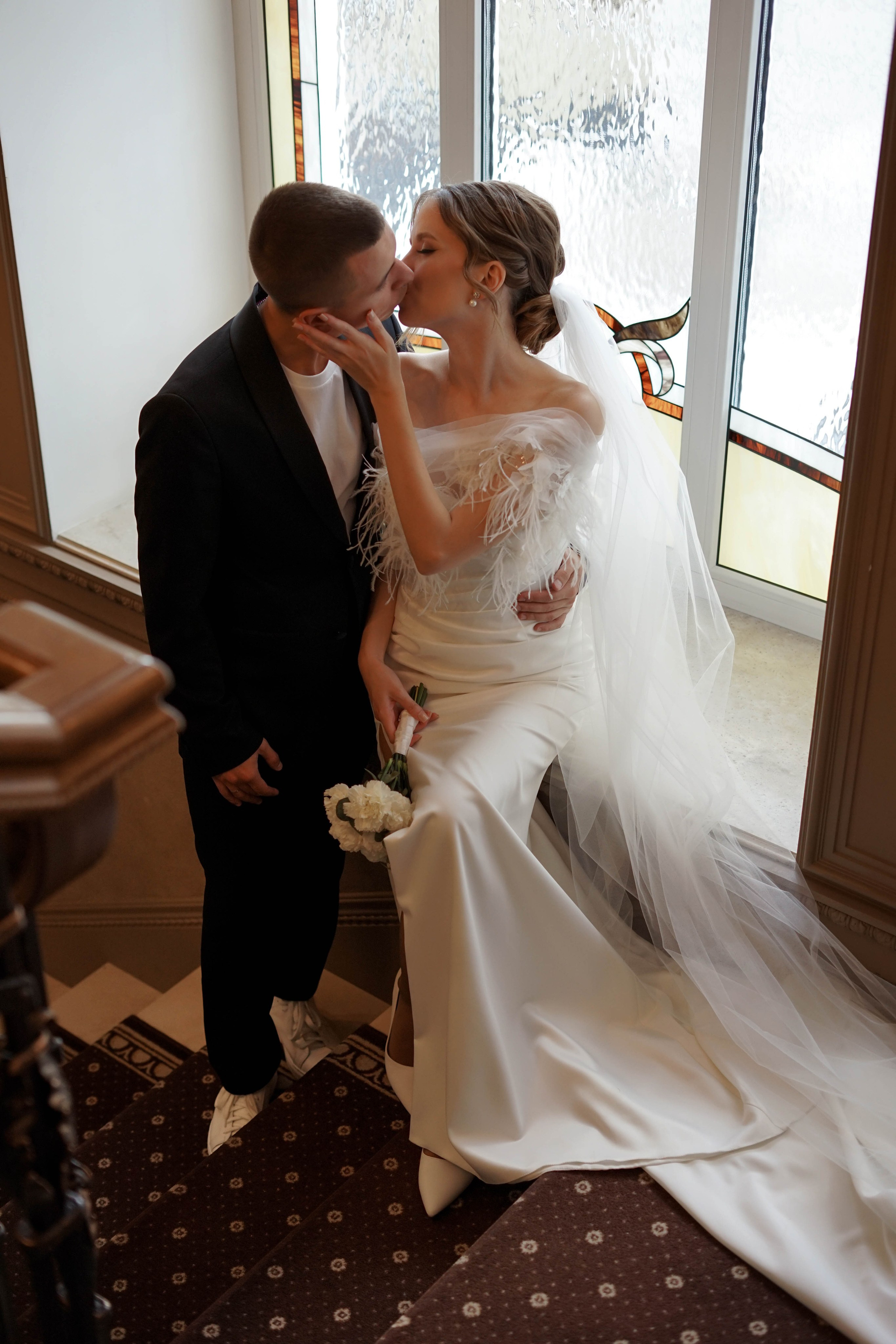 Катя и Олег: регистрация и свадебная съемка в отеле. Фотограф в Иркутске