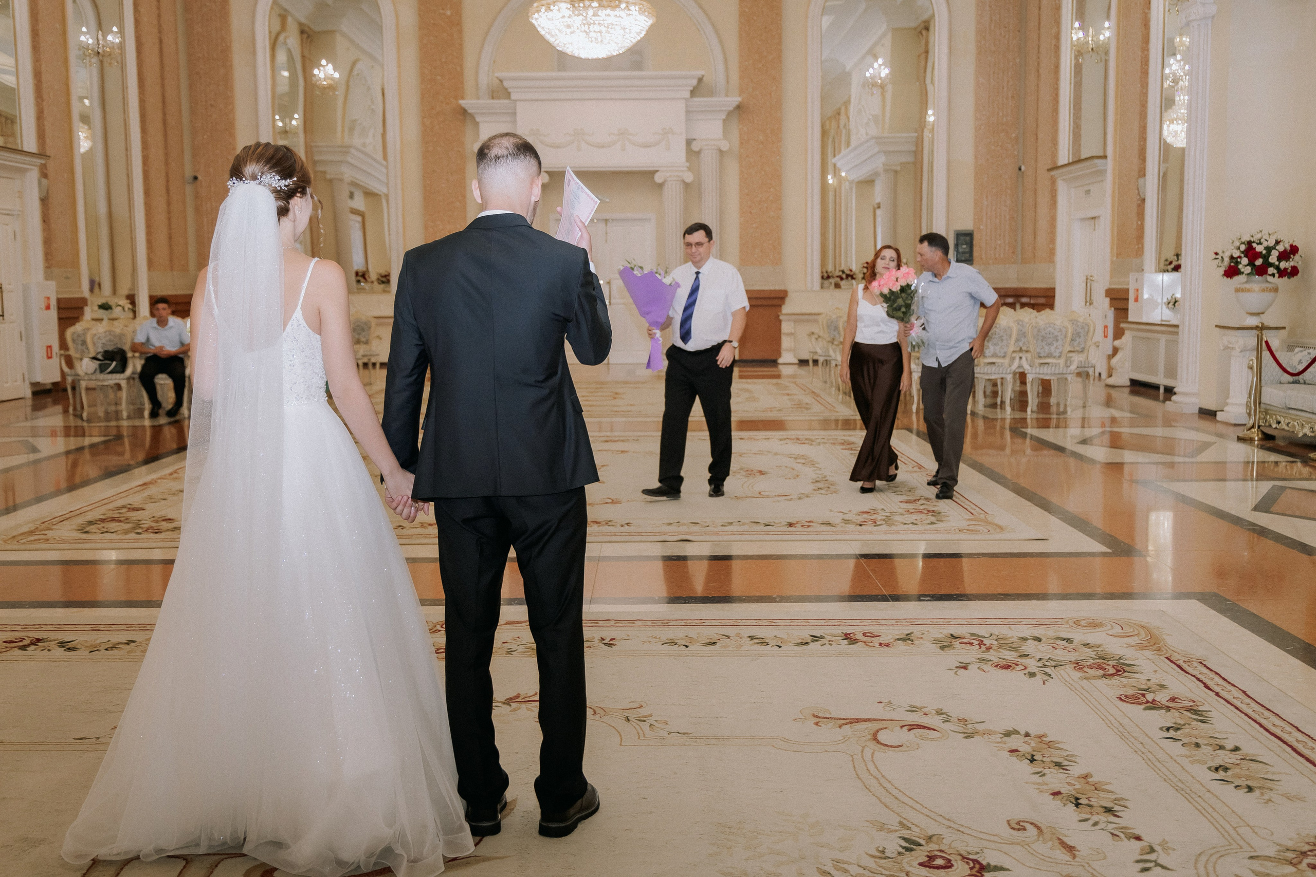 Свадебная прогулка Екатерины и Евгения. Свадебная фотография. Арина Рубах