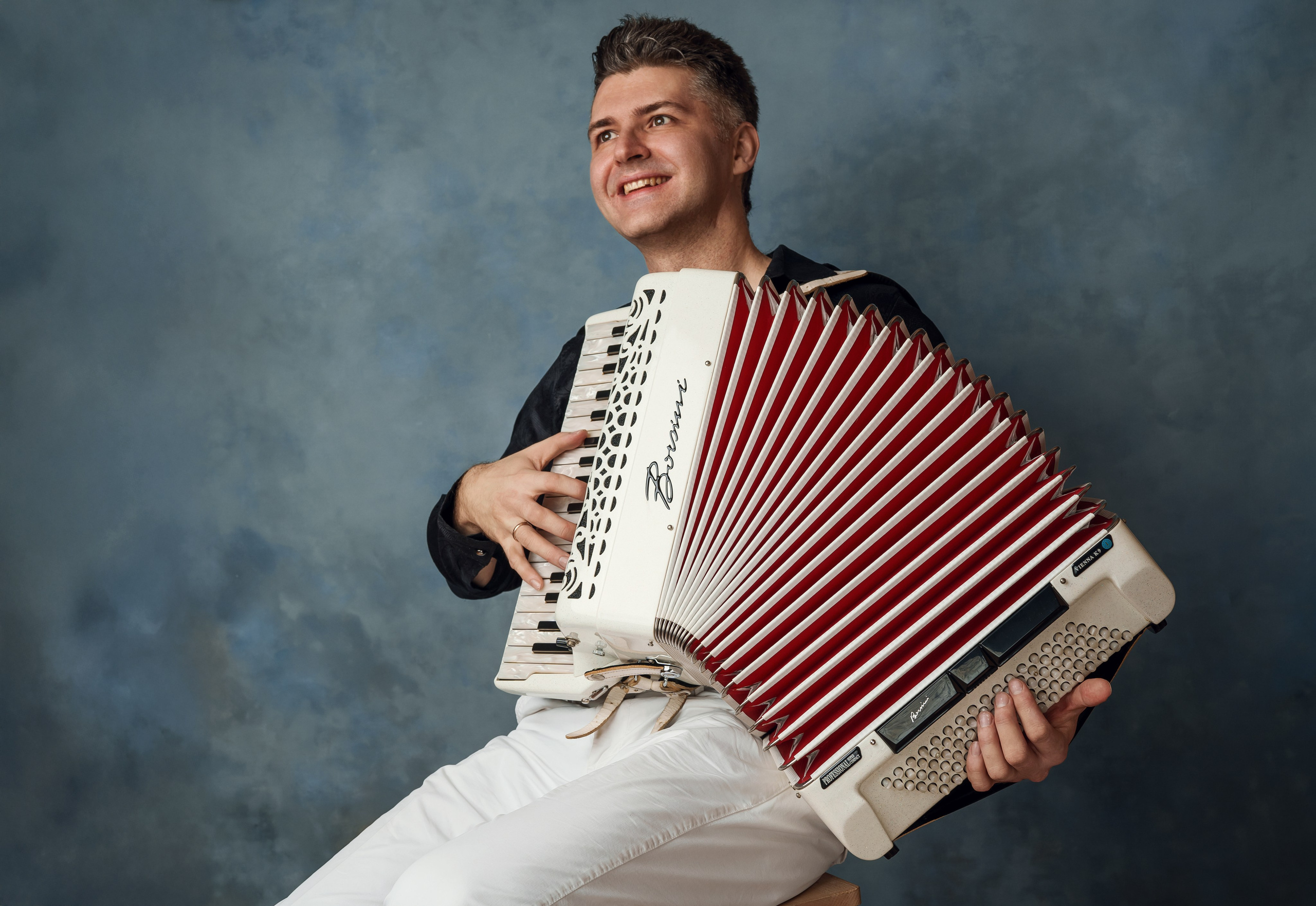 Аккордеонист Мирослав Лелюх