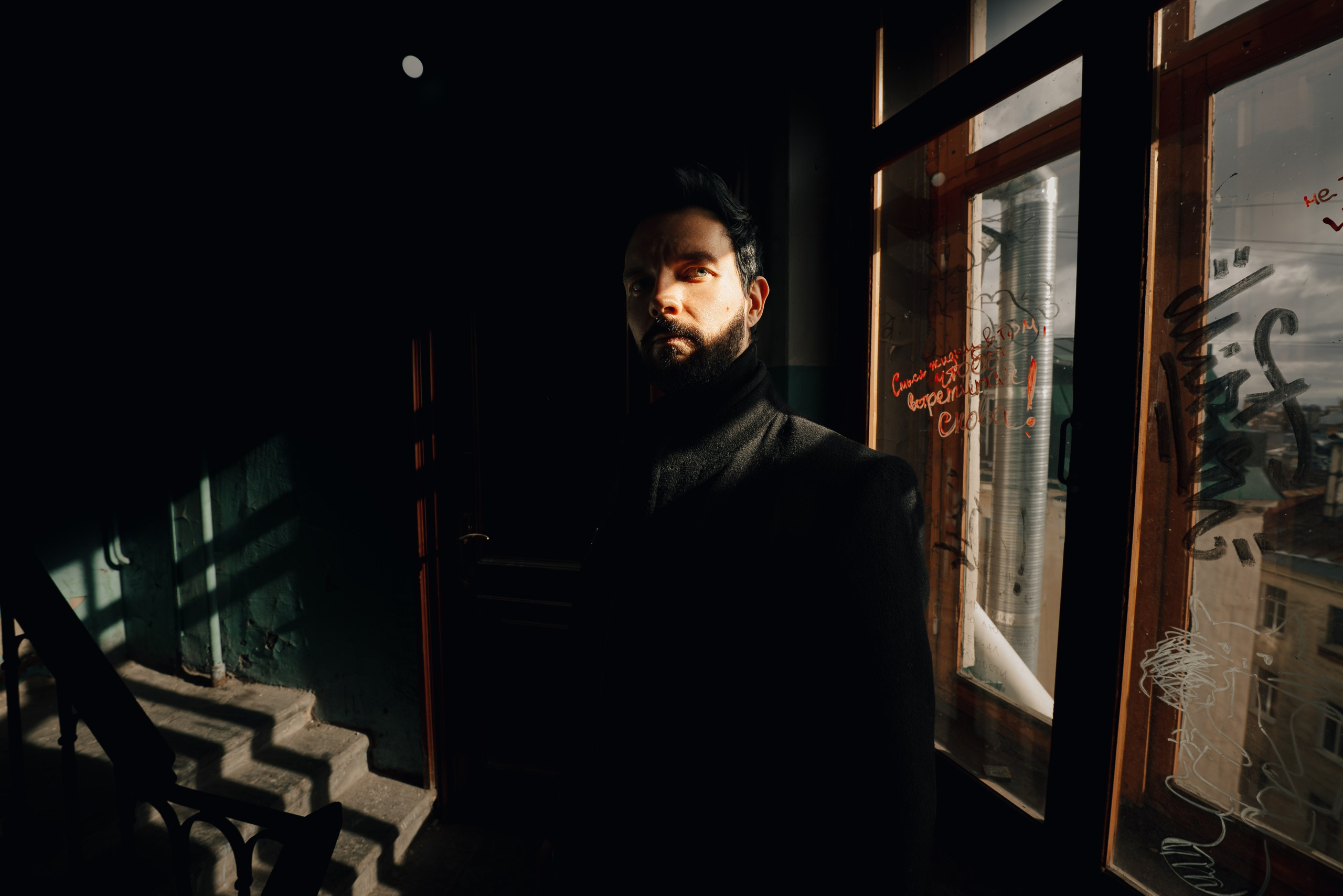 Фотосессии в парадных Петербурга – необычные локации и атмосфера. Непарадное в парадных