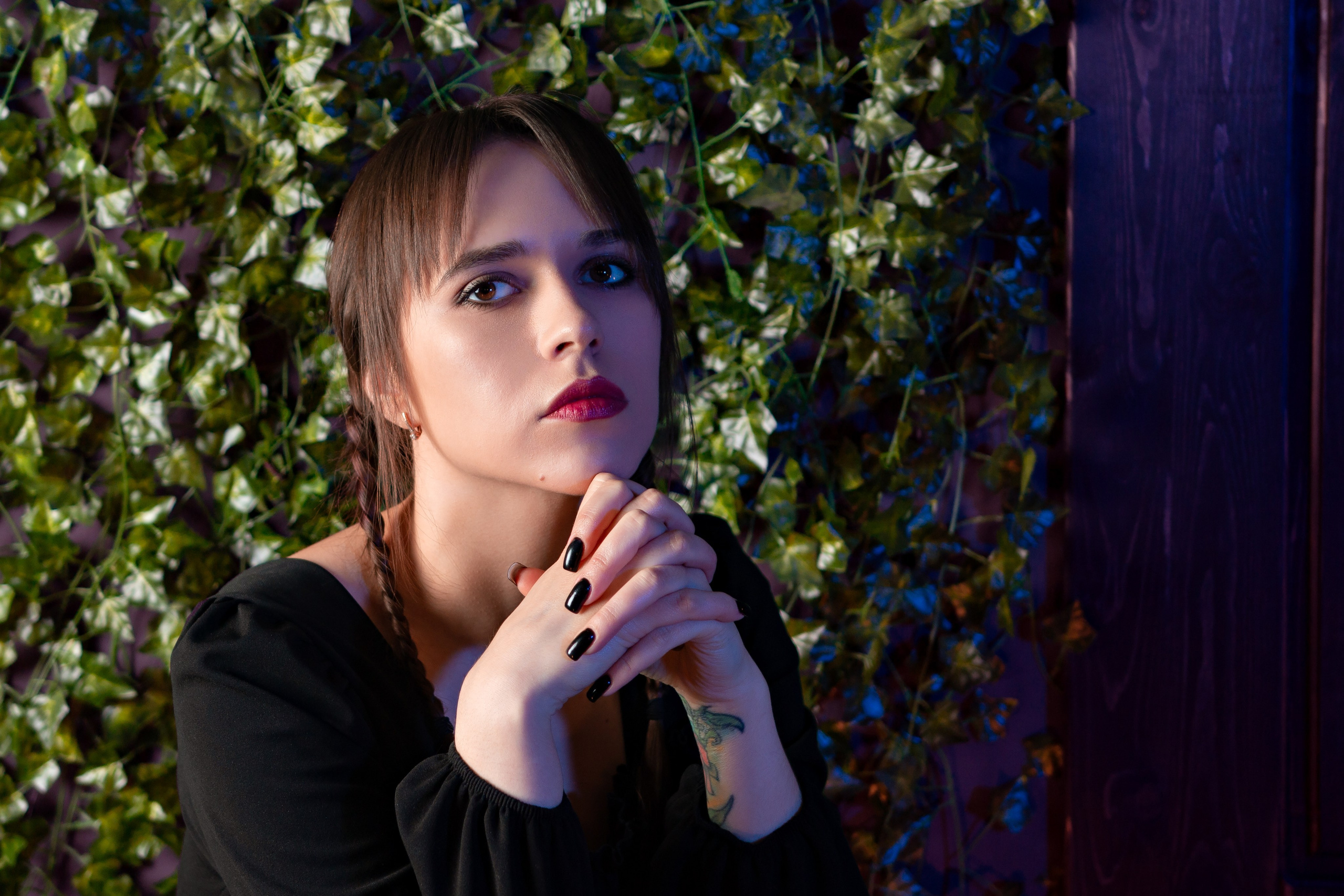 В стиле wednesday 