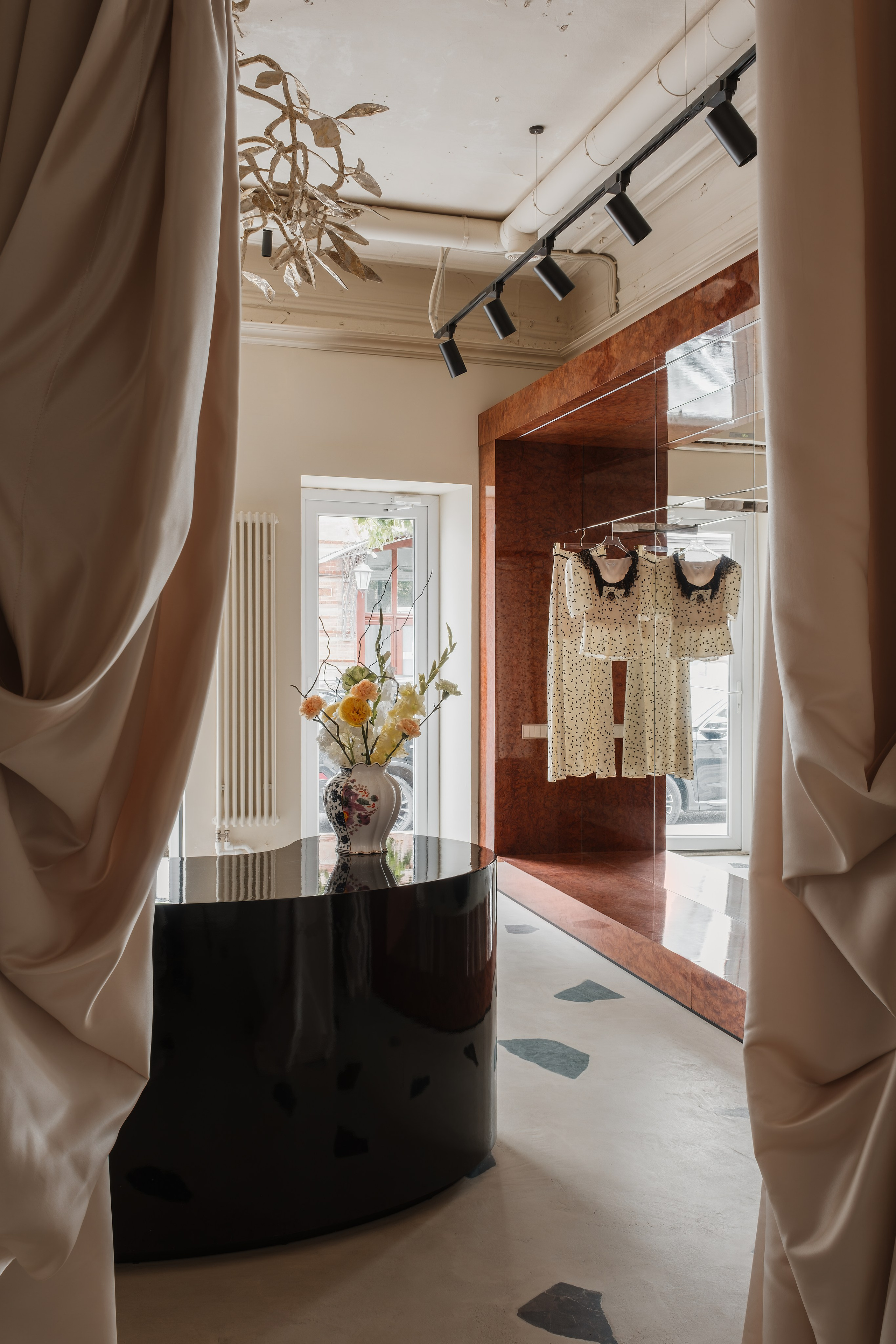 Way Camelia Boutique. Ekaterina Symidi. Interior Photographer