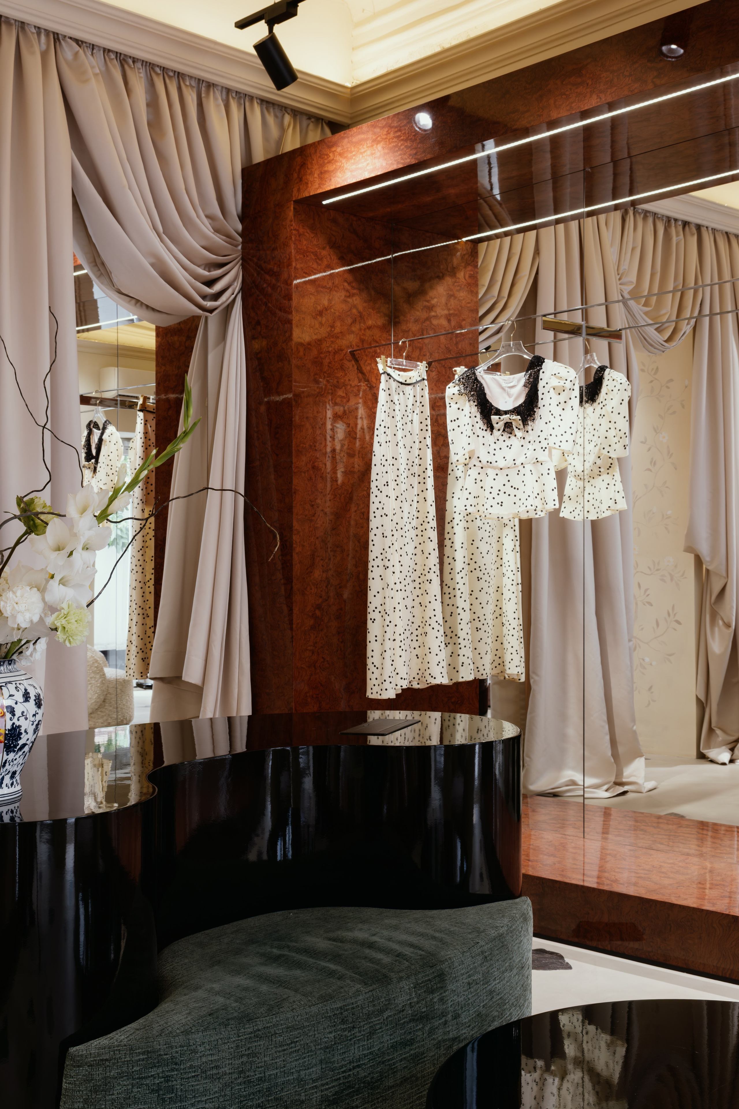 Way Camelia Boutique. Ekaterina Symidi. Interior Photographer