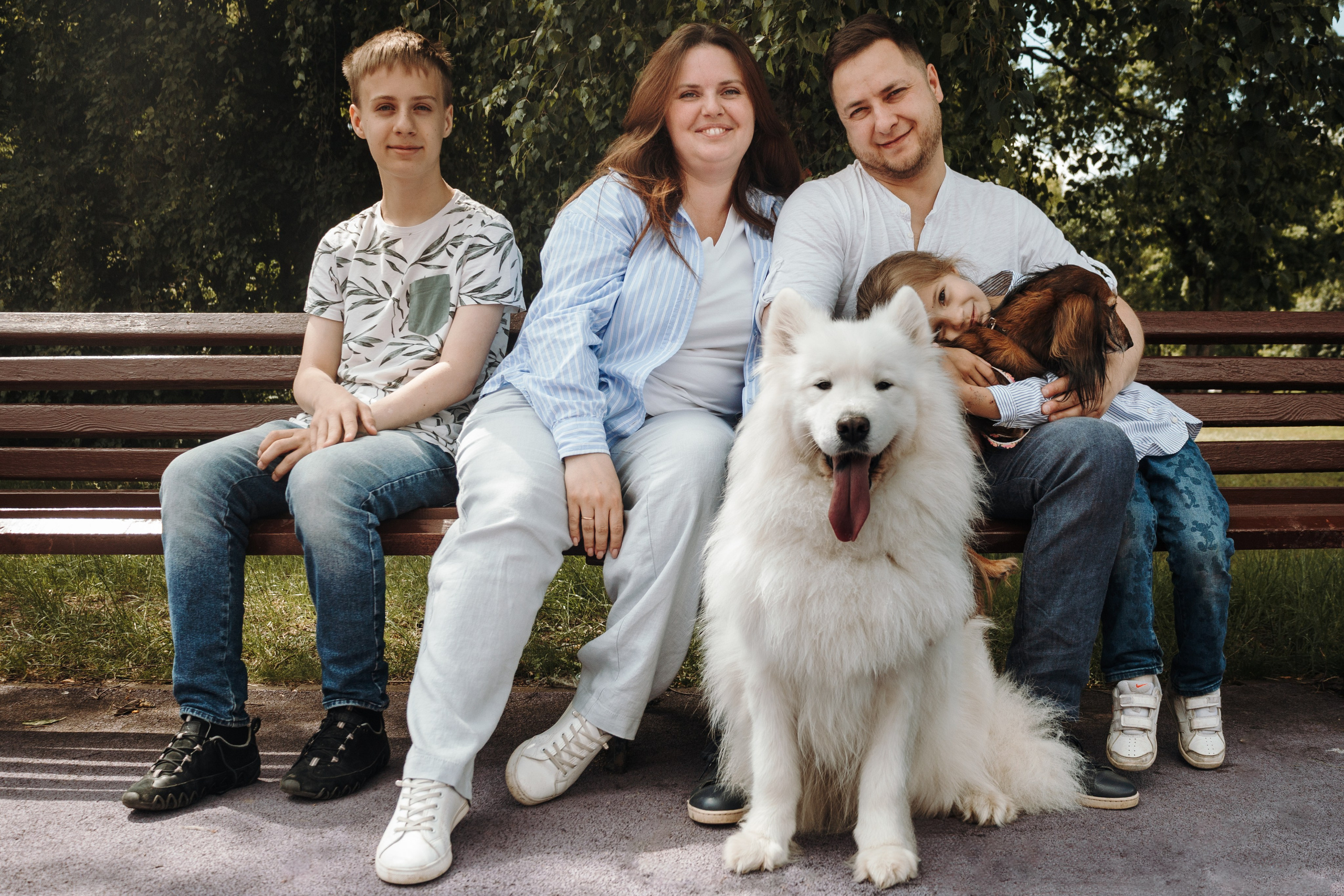 Семейная фотосессия с собаками в парке. Фотограф-анималист в Москве Екатерина Тихонова
