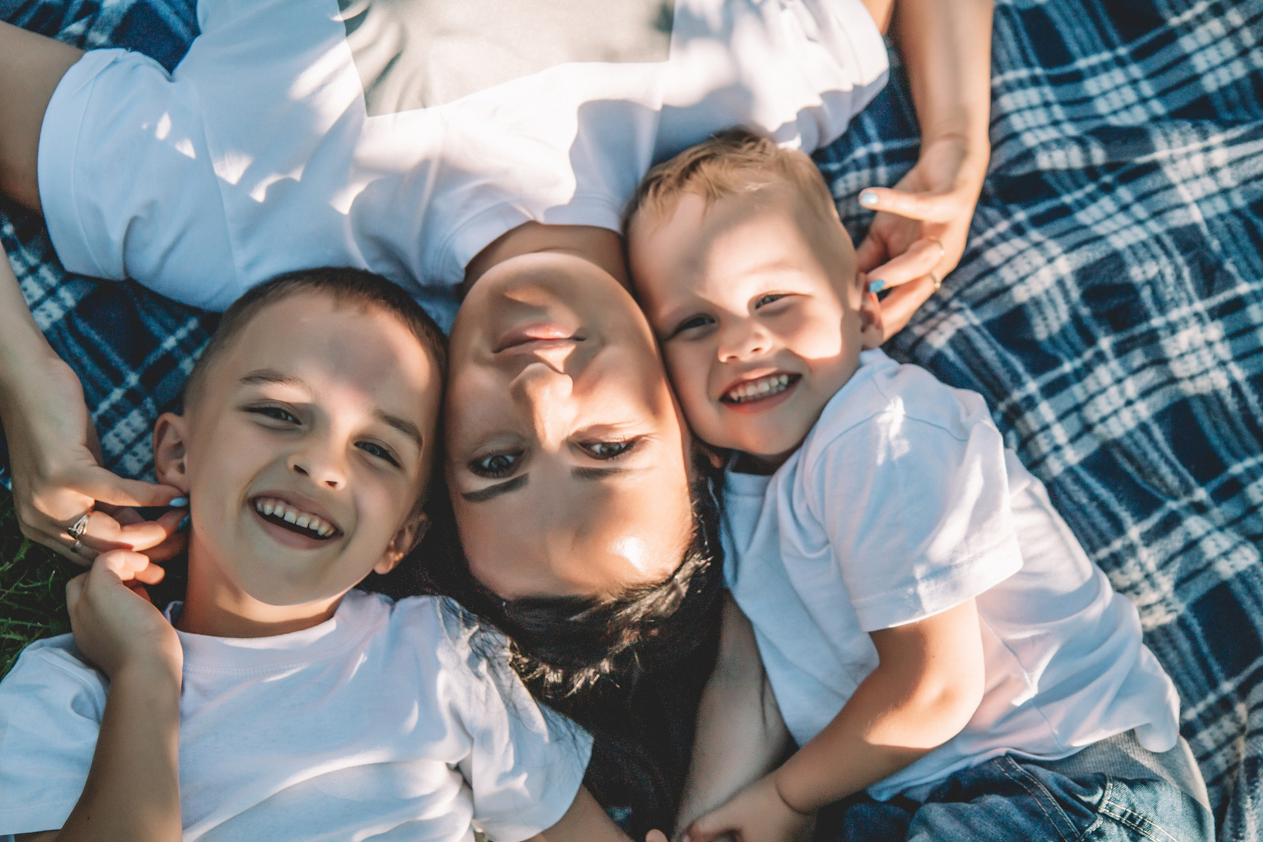 Наталья и мальчики. Прогулка в Абрау-Дюрсо. Семейный фотограф Новороссийск, Анапа, Геленджик — Юлия Давыдова