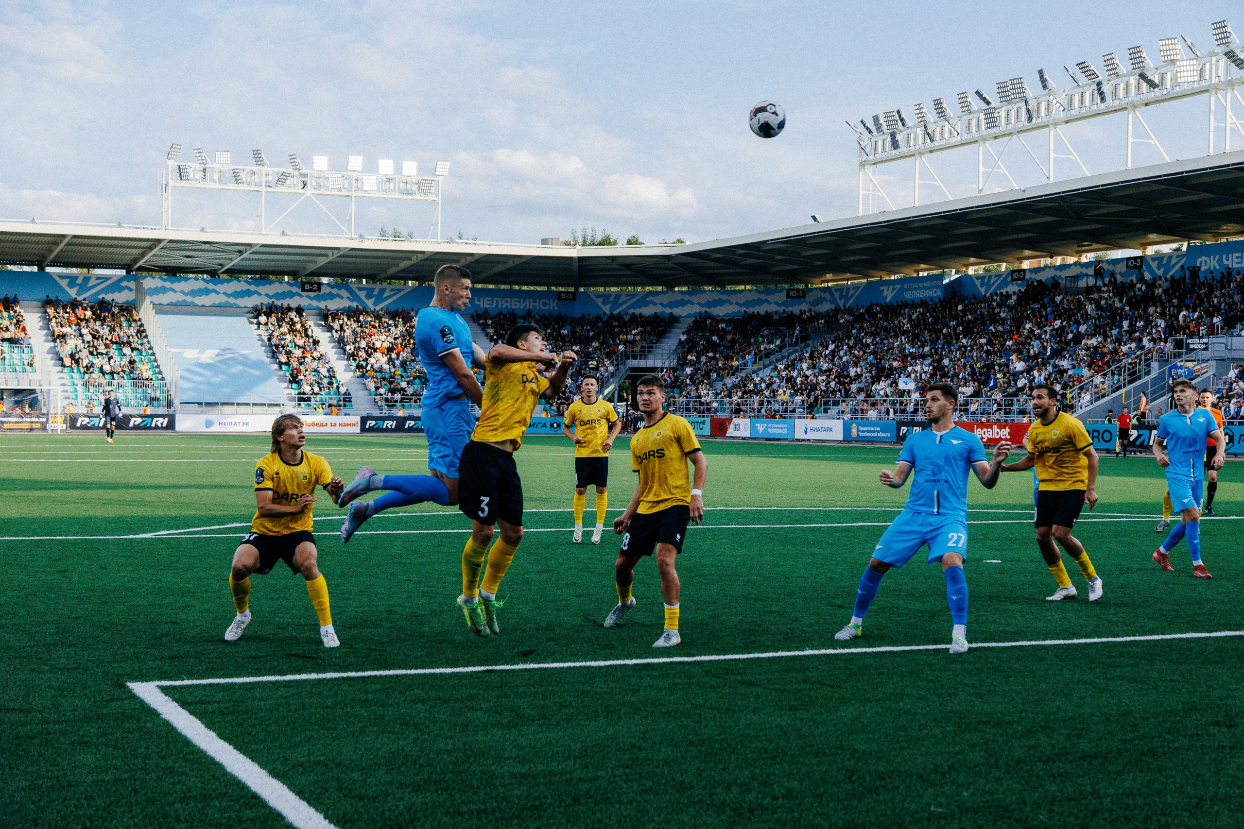ФК ЧЕЛЯБИНСК Х ФК ВОЛГА. Репортажный фотограф Макс Брагин
