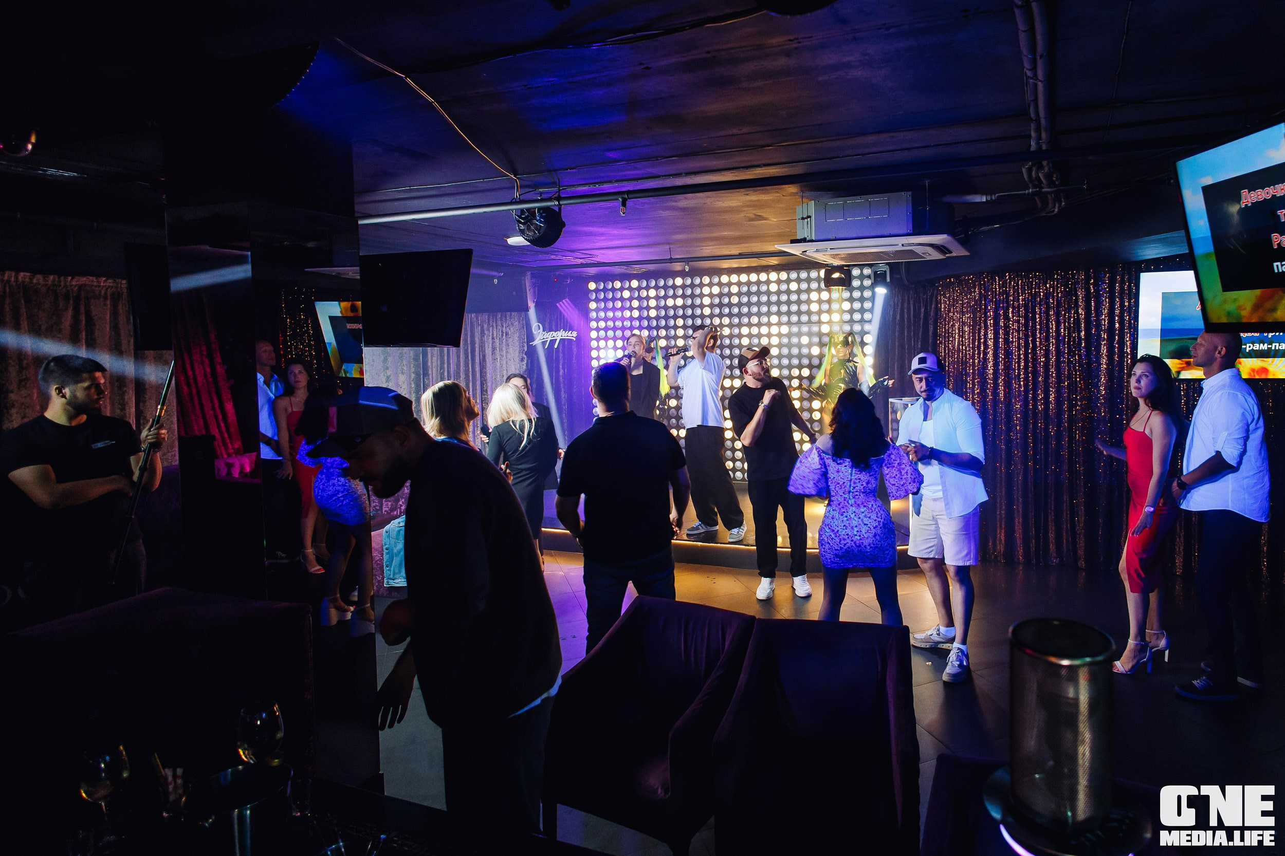 Фоторепортаж из караоке-клуба Эйфория. One Media Life: фоторепортажи, фотоотчеты с мероприятий и заведений