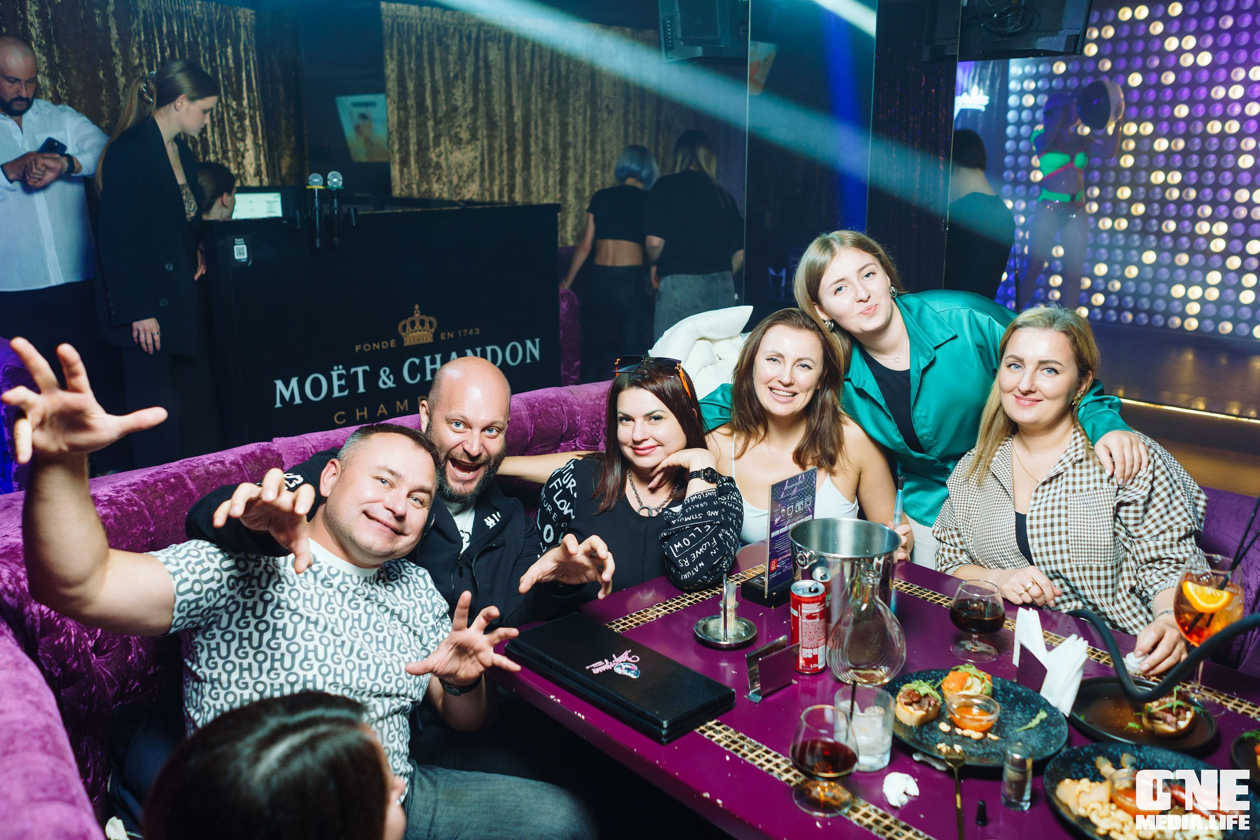 Фоторепортаж из караоке-клубе Эйфория. One Media Life: фоторепортажи, фотоотчеты с мероприятий и заведений