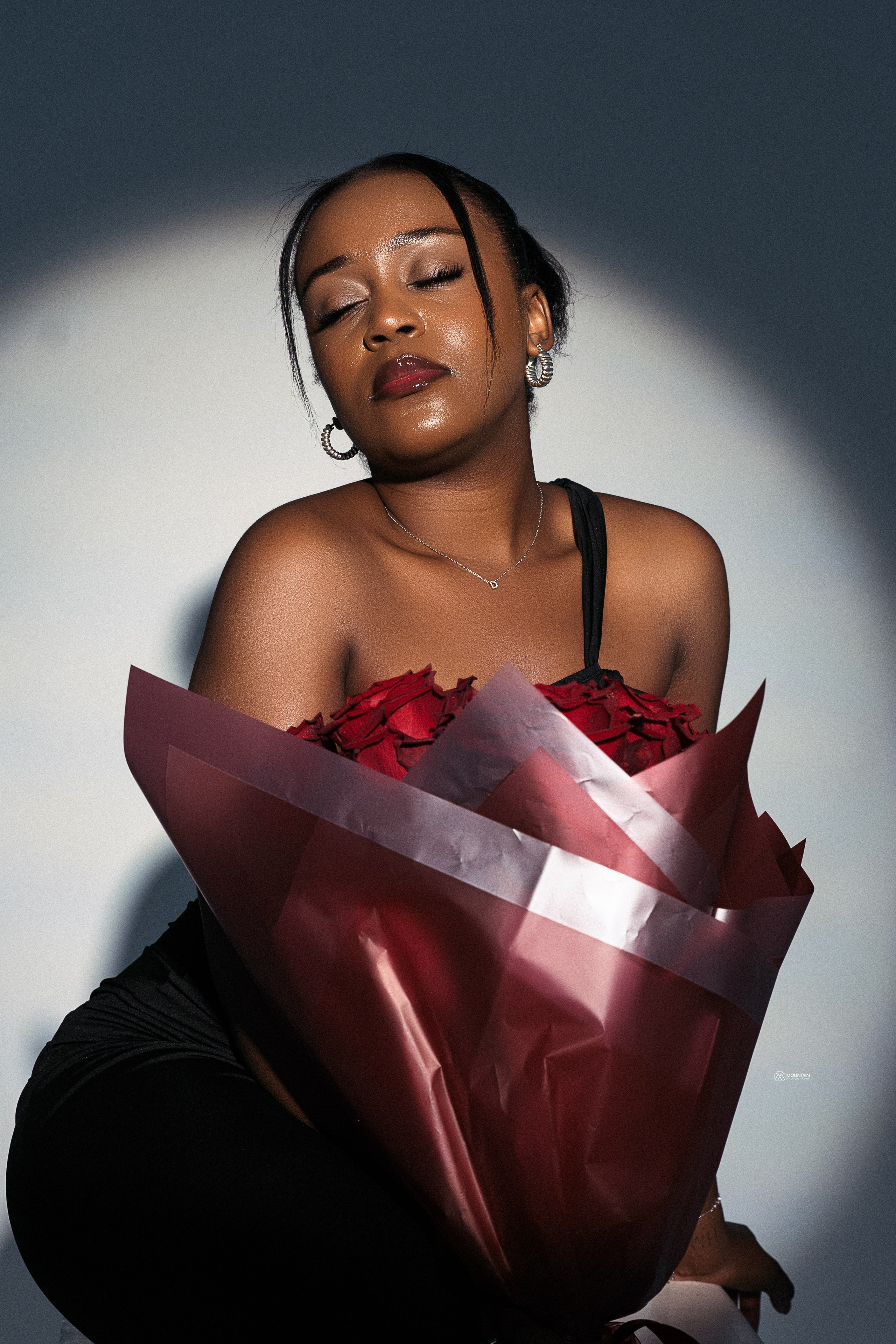 Studio Photoshoot. Я занимаюсь событийной, свадебной, товарной, студийной… фотографией