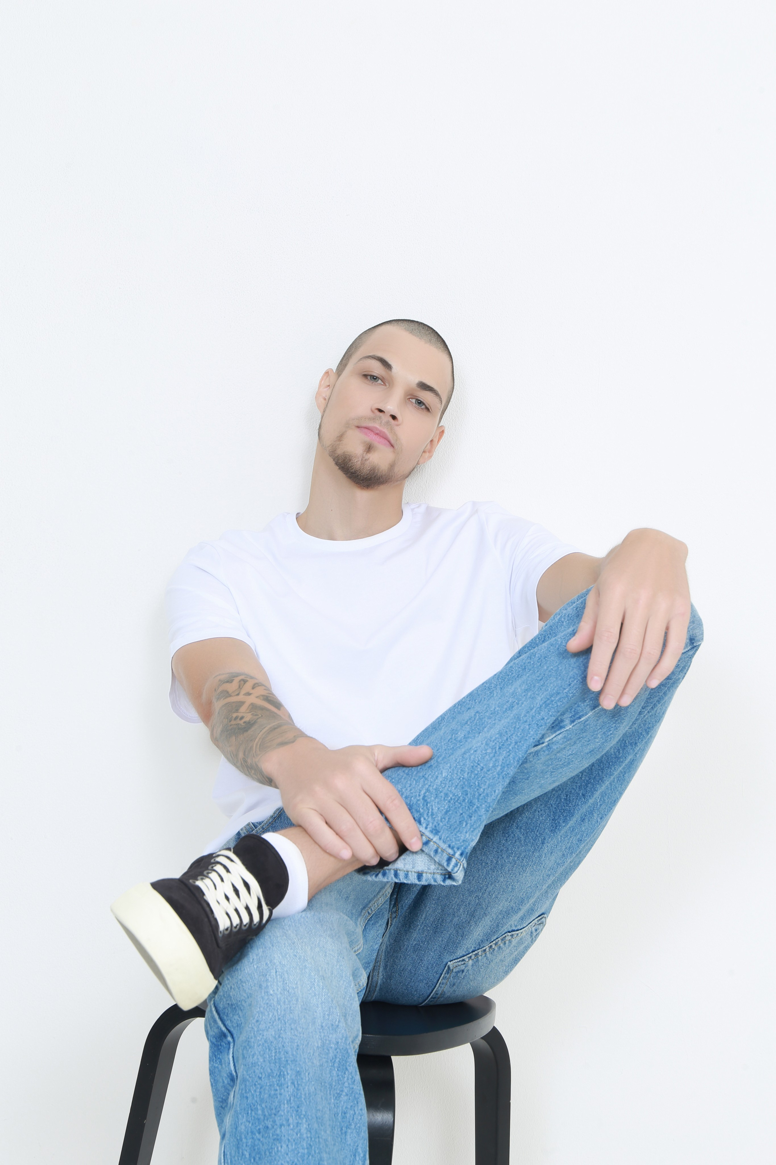 Егор Н. - модель мужчина для маркетплейсов. ТМ Продакшн — Съемка для маркетплейсов в Москве