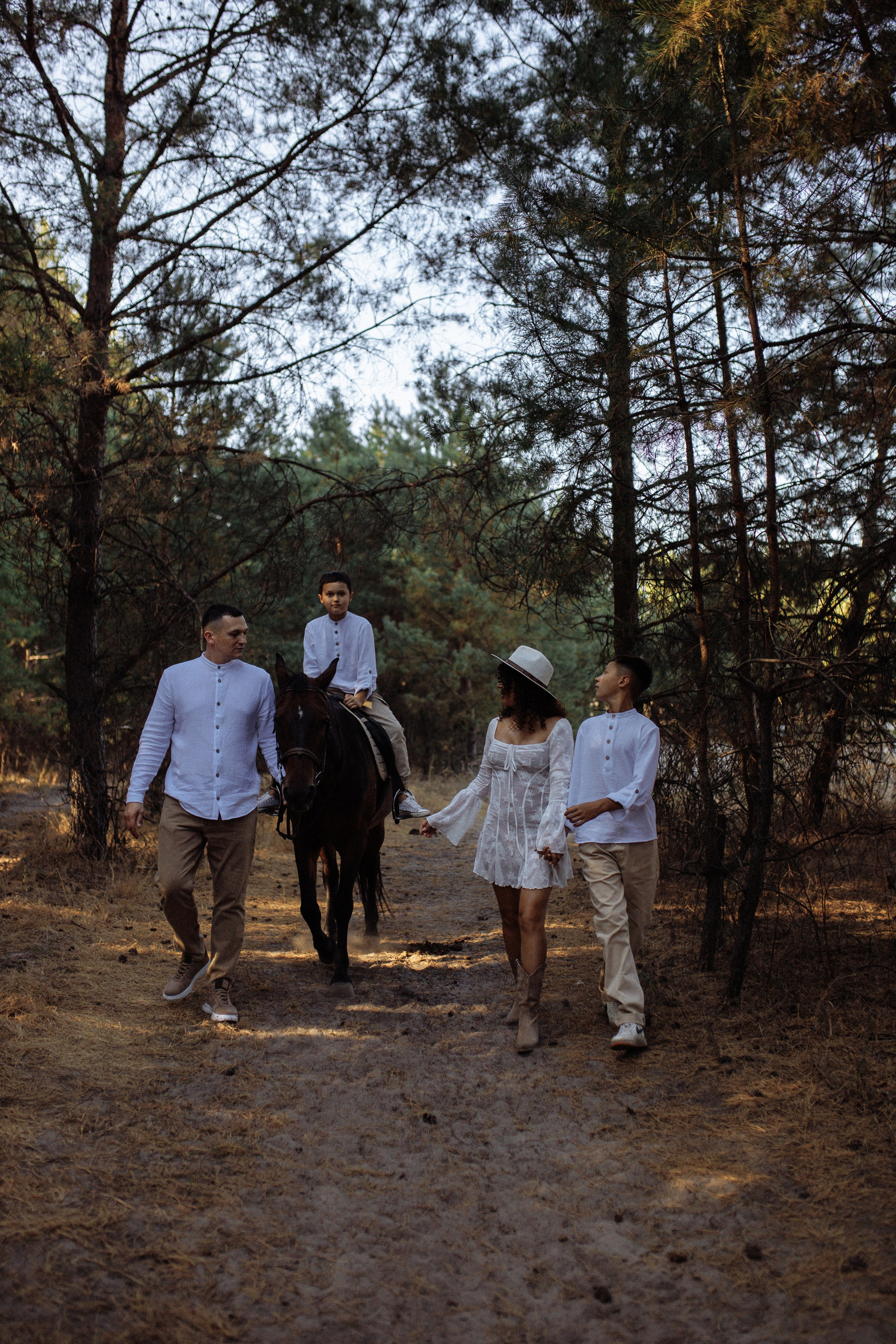 Олеся и семья. Семейный фотограф Губкин/Старый Оскол