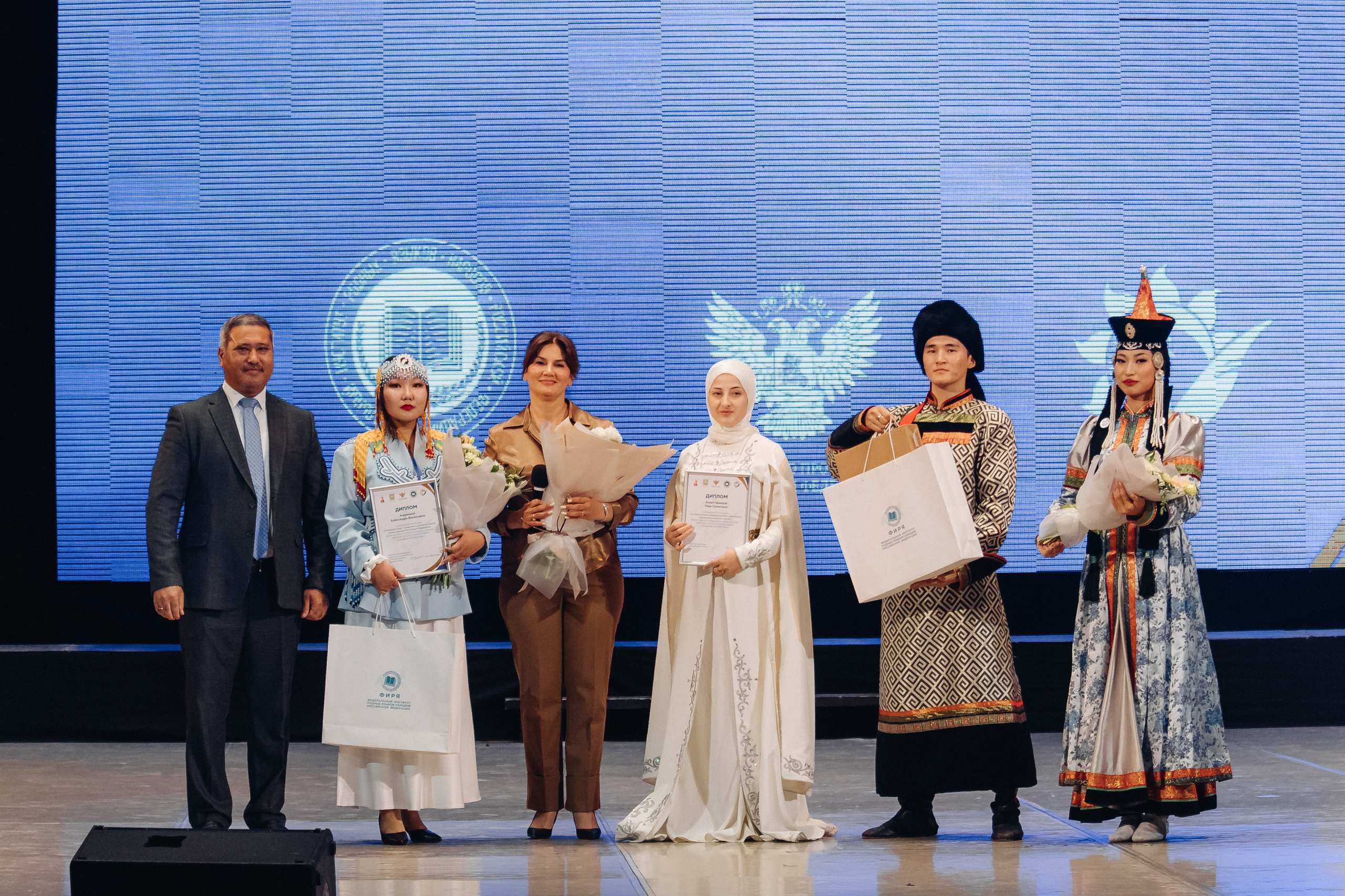 Лучший учитель родного языка и литературы 2025. Свадебный и семейный фотограф в Улан-Удэ