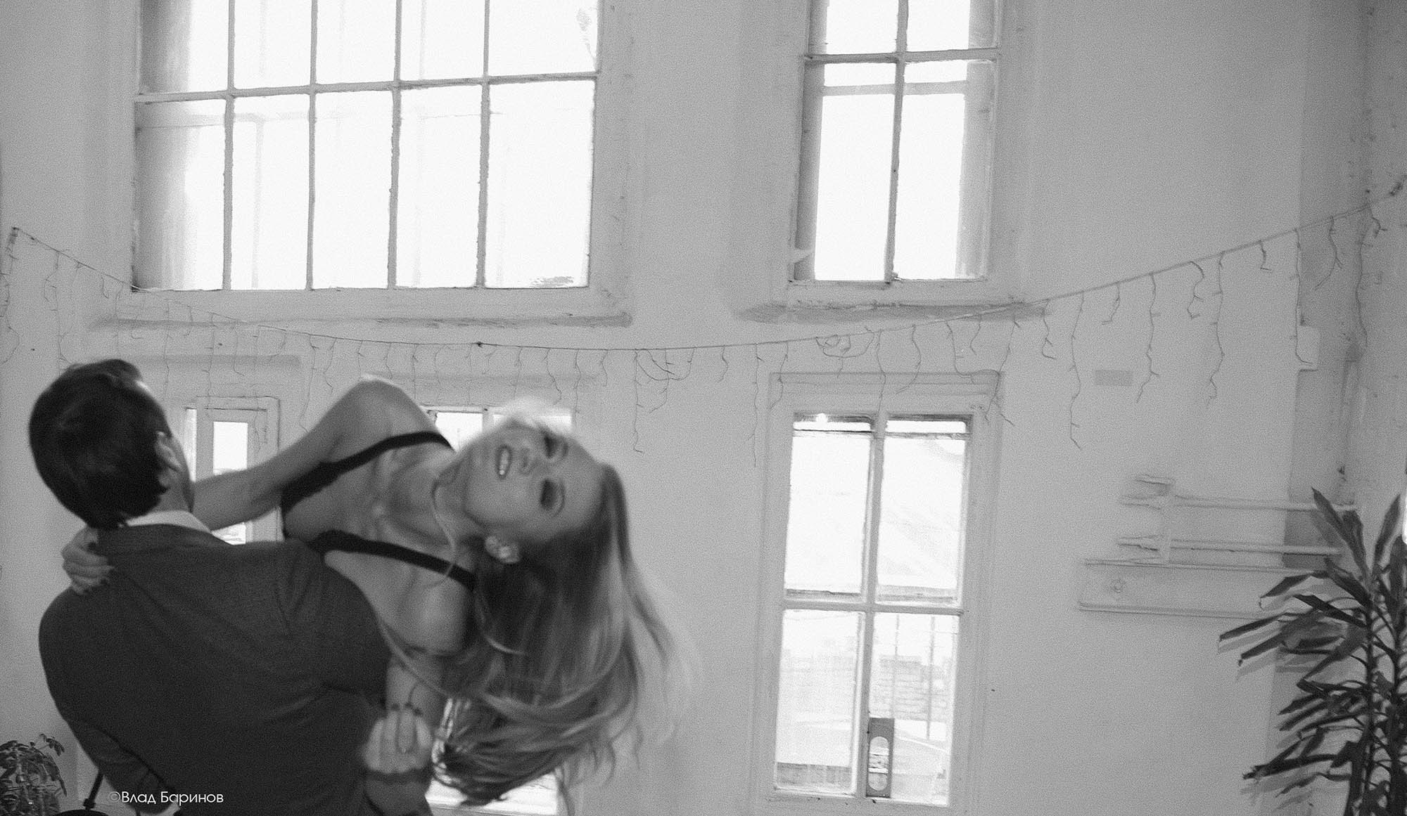 Сексуальная фотосъемка для двоих в фотостудии