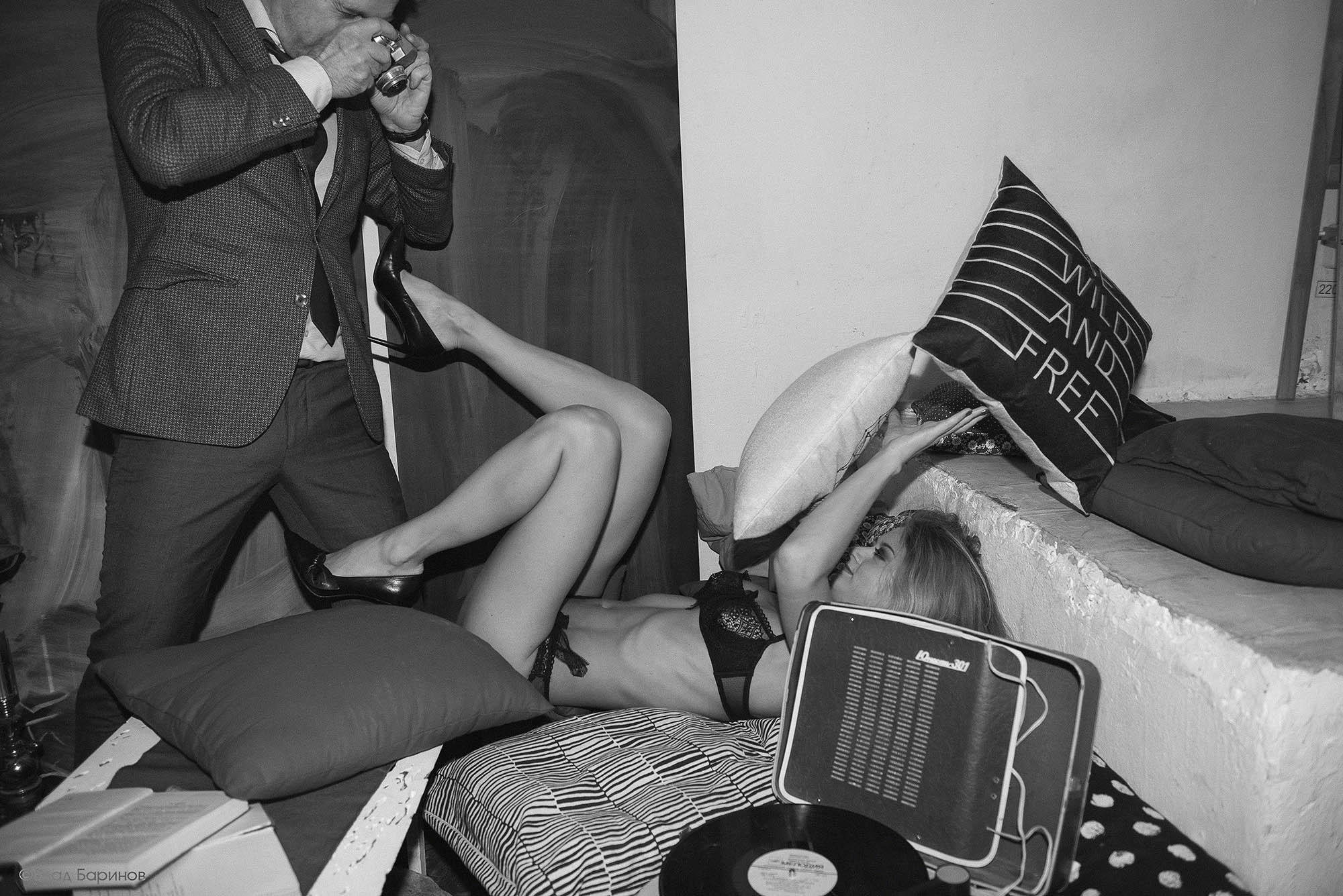 Сексуальная фотосъемка для двоих в фотостудии