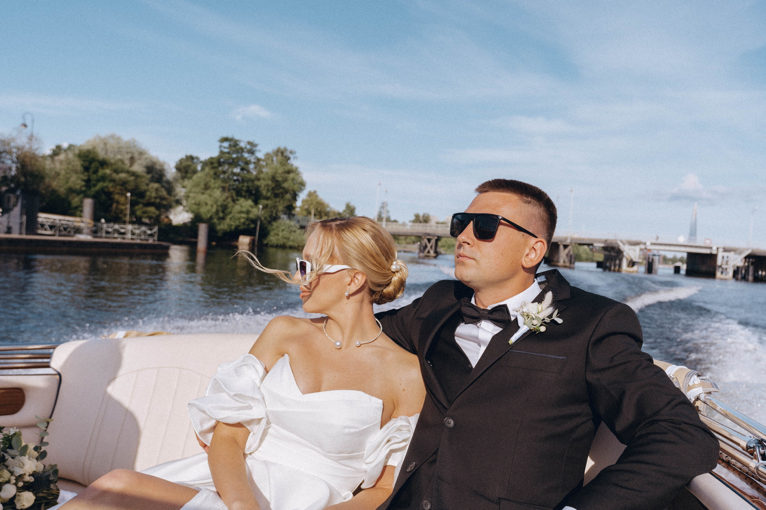 СВАДЕНБНАЯ СЬЕМКА НА КАТЕРЕ ПО КАНАЛАМ САНКТ-ПЕТЕРБУРГА И В АКВАТОРИИ НЕВЫ. Профессиональный фотограф, Санкт-Петербург — Виктория Богомолова