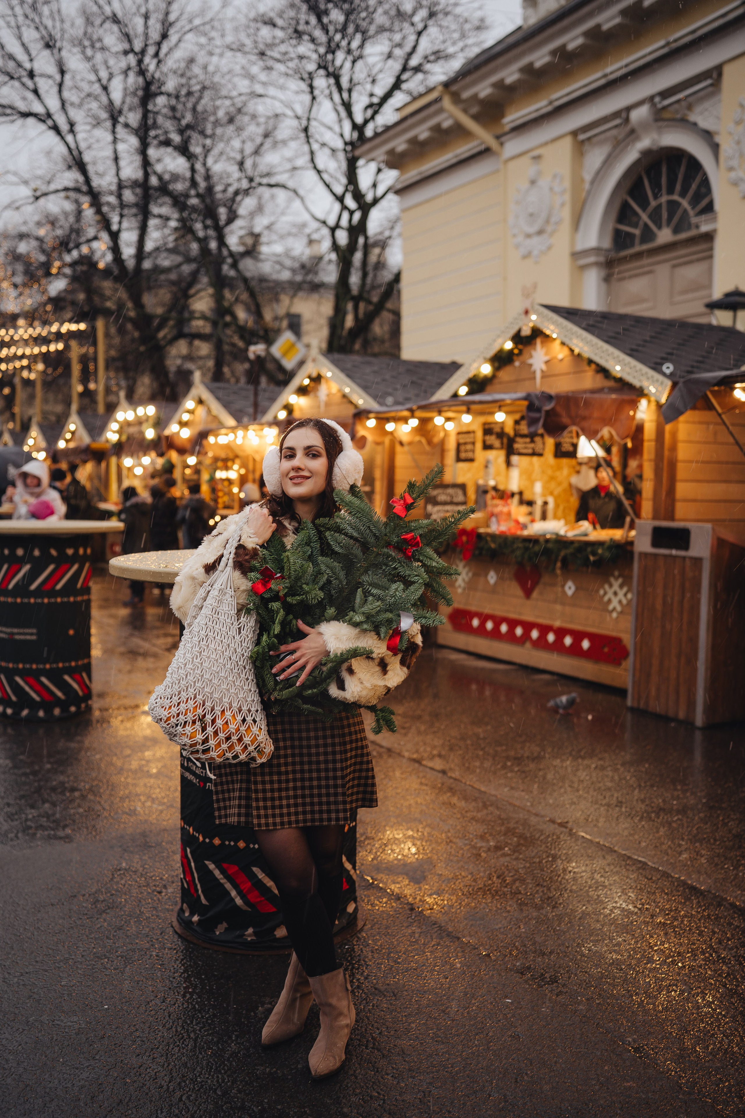ПРОГУЛКА НА МАНЕЖНОЙ ПЛОЩАДИ ДЛЯ ДЕВУШКИ ПЕРЕД НОВЫМ ГОДОМ (НОВОГОДНЯЯ ФОТОСЕССИИЯ НА МАНЕЖНОЙ ПЛОЩАДИ). Профессиональный фотограф, Санкт-Петербург — Виктория Богомолова