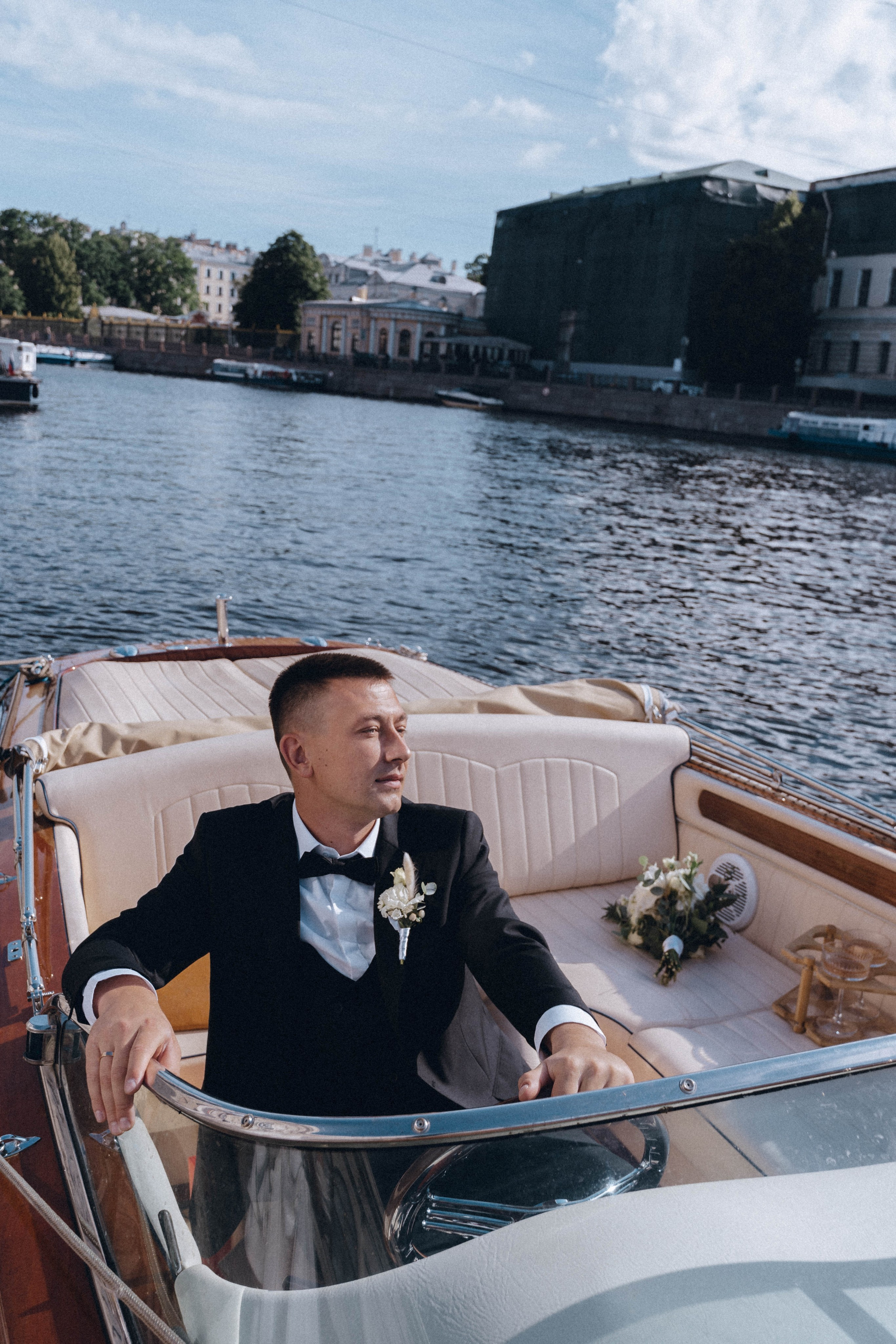 СВАДЕНБНАЯ СЬЕМКА НА КАТЕРЕ ПО КАНАЛАМ САНКТ-ПЕТЕРБУРГА И В АКВАТОРИИ НЕВЫ. Профессиональный фотограф, Санкт-Петербург — Виктория Богомолова