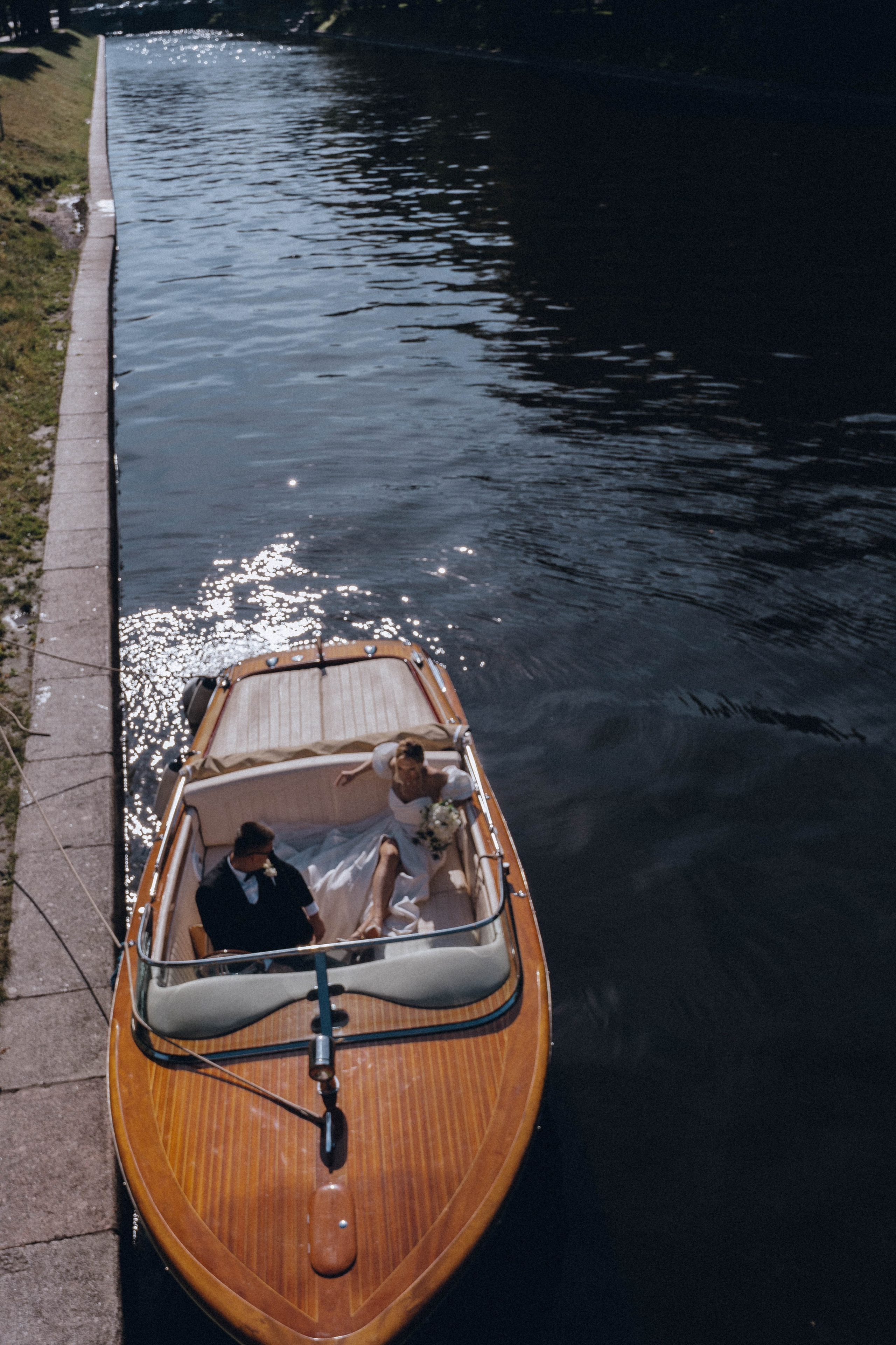 СВАДЕНБНАЯ СЬЕМКА НА КАТЕРЕ ПО КАНАЛАМ САНКТ-ПЕТЕРБУРГА И В АКВАТОРИИ НЕВЫ. Профессиональный фотограф, Санкт-Петербург — Виктория Богомолова