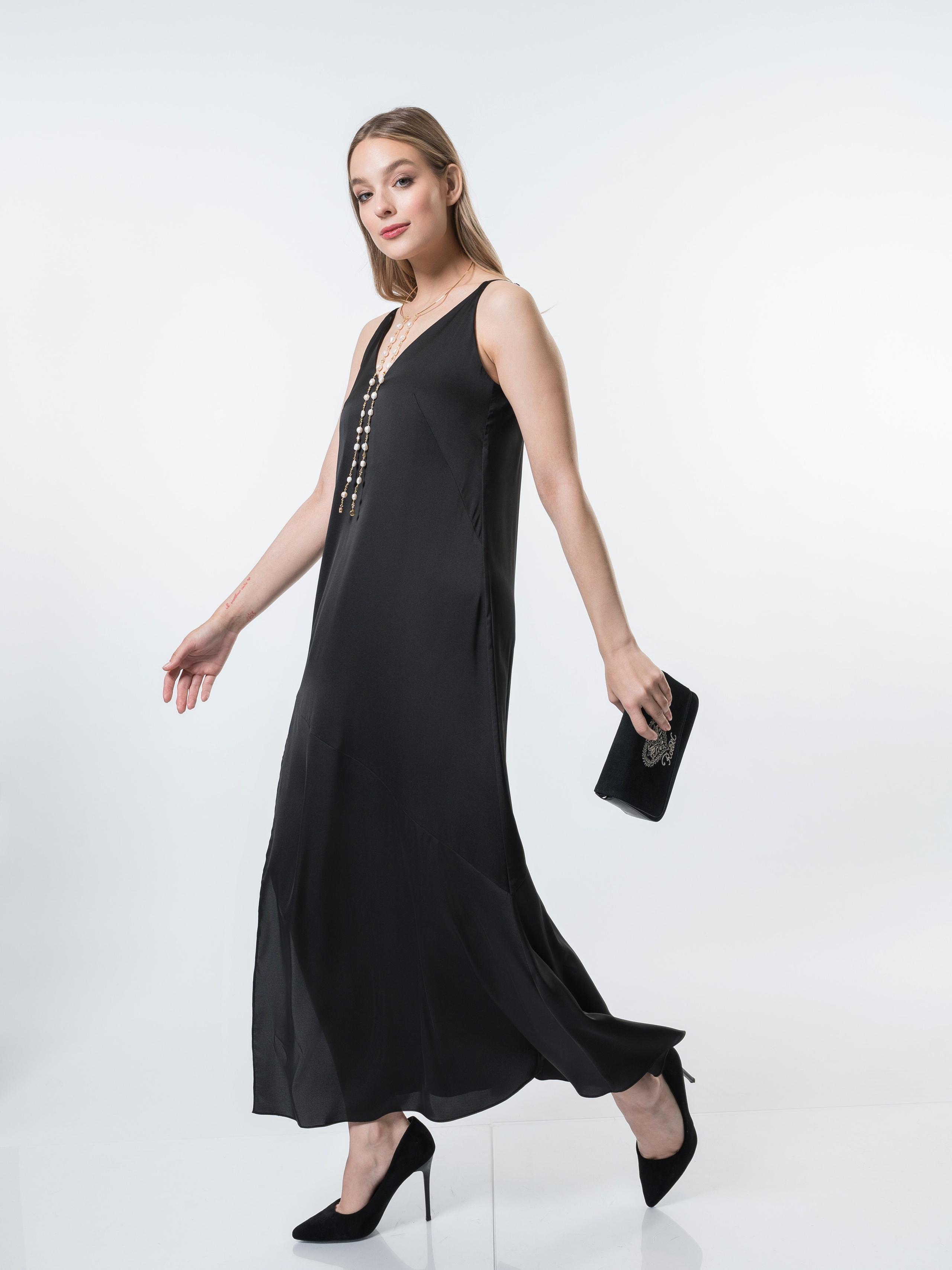 Каталог Девушки. Студия рекламной и предметной съемки товаров WELKO Studio