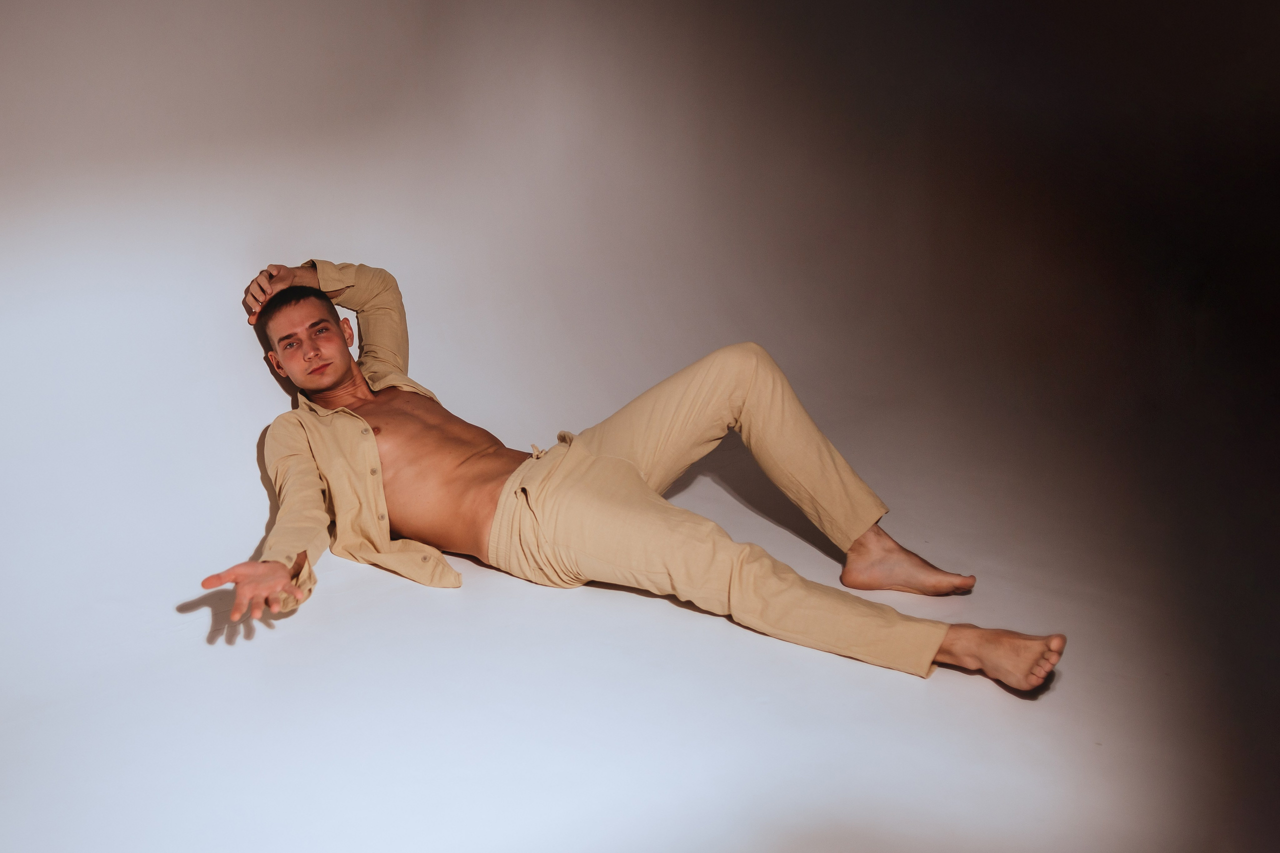 Евгений. Фото в неоне. Фотограф Регина Крикунова г. Красноярск