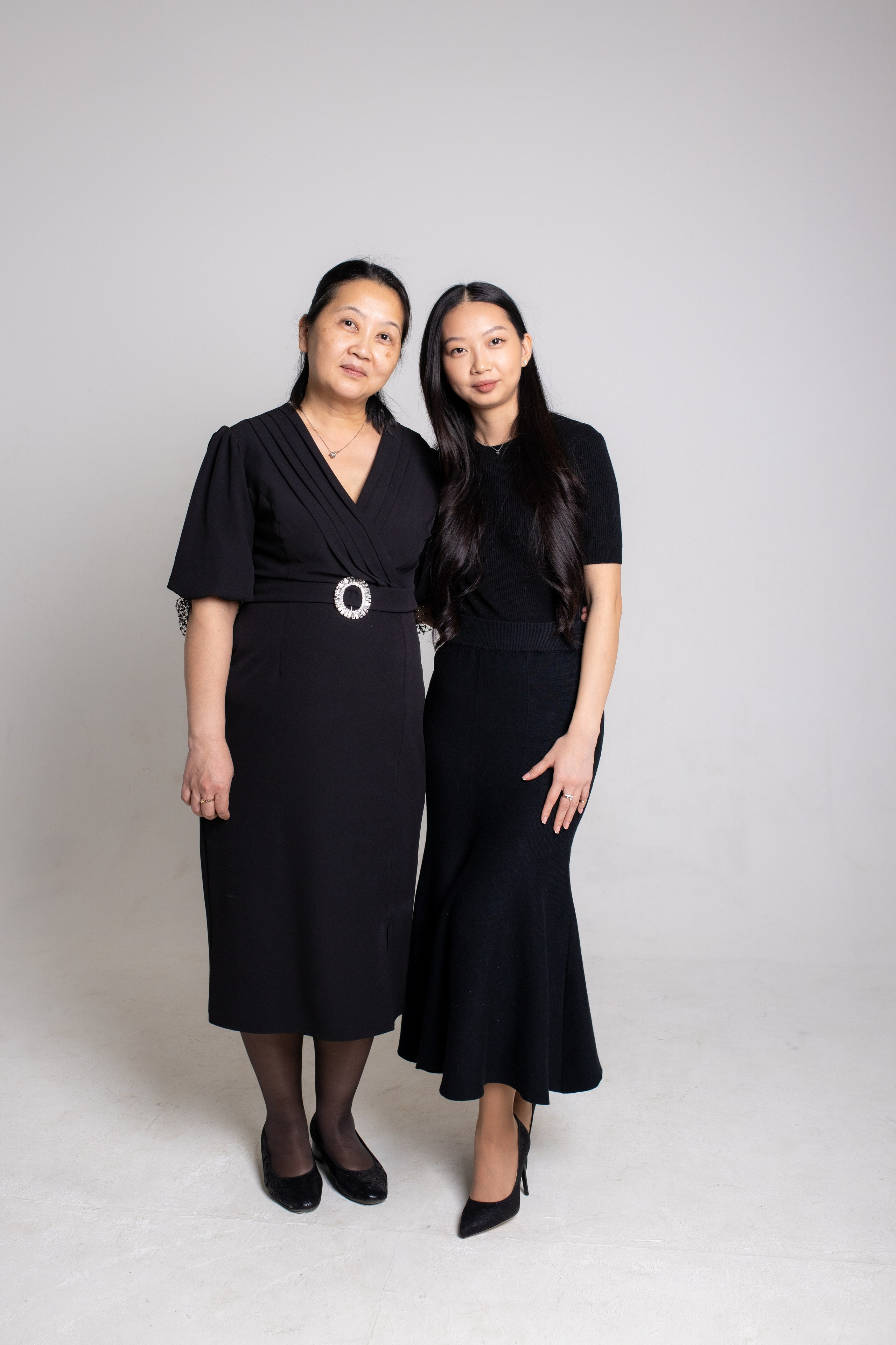 Семейная фотосессия на циклораме с импульсным светом. Фотограф в Железнодорожном и Балашихе