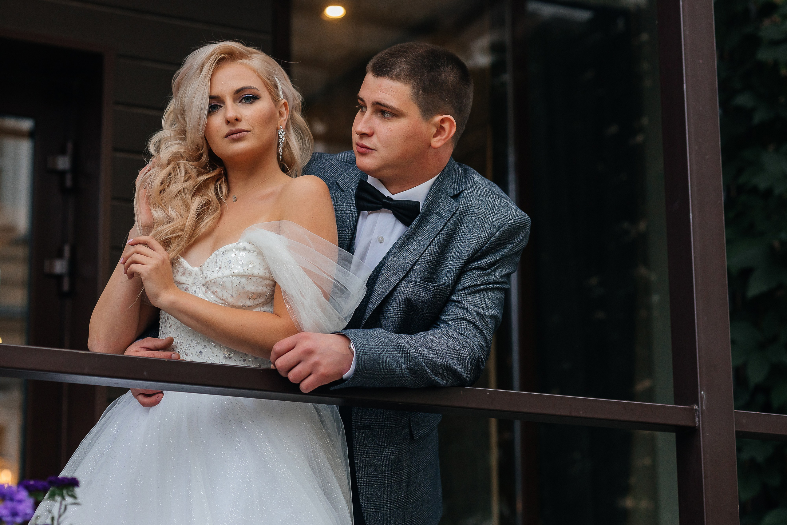 Стильная фотосессия пары в интерьерах ресторана. Олег Сверчков | Свадебный фотограф Вологда