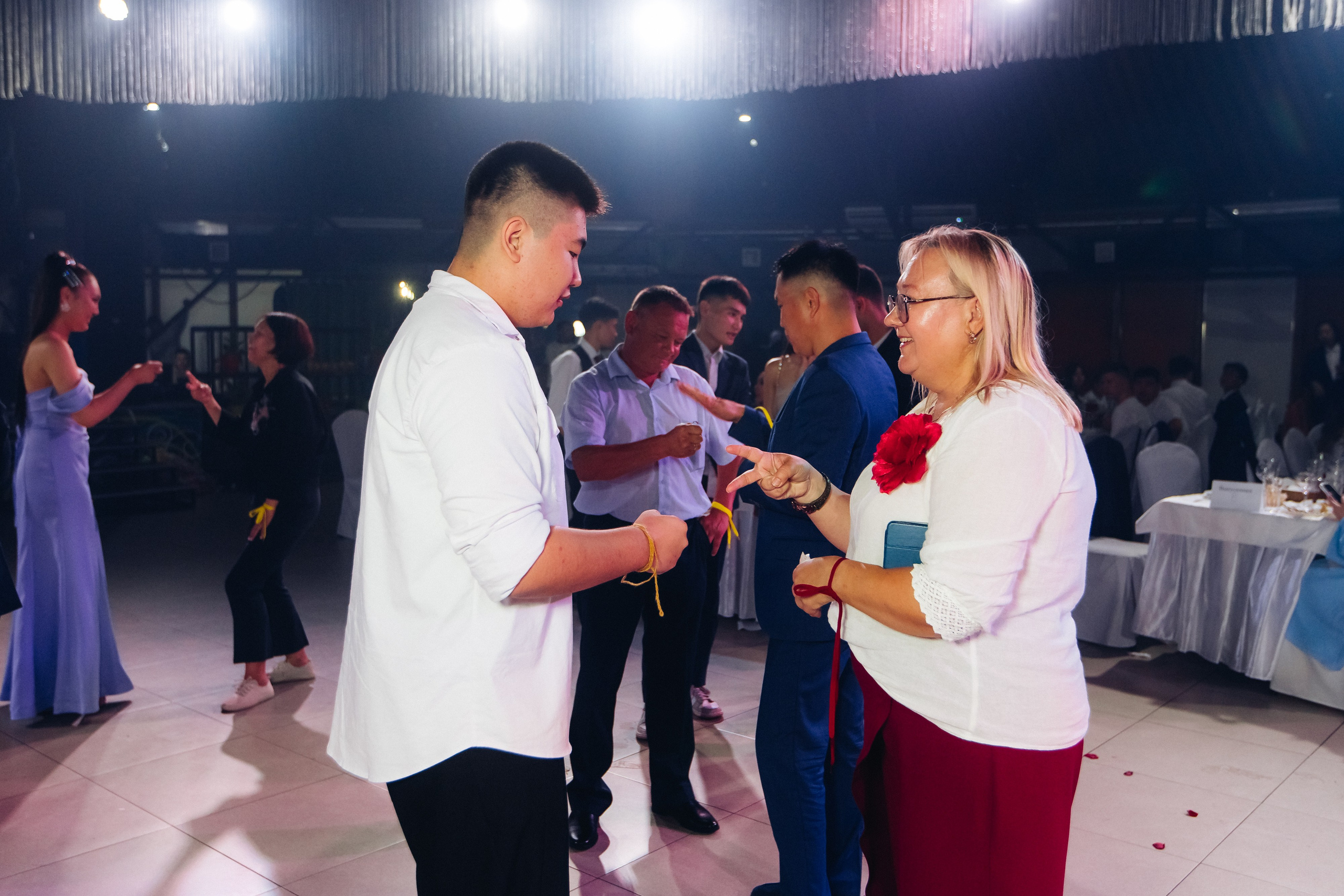 Выпускной вечер. 49 школа. Баран на корове. Свадебный и семейный фотограф в Улан-Удэ