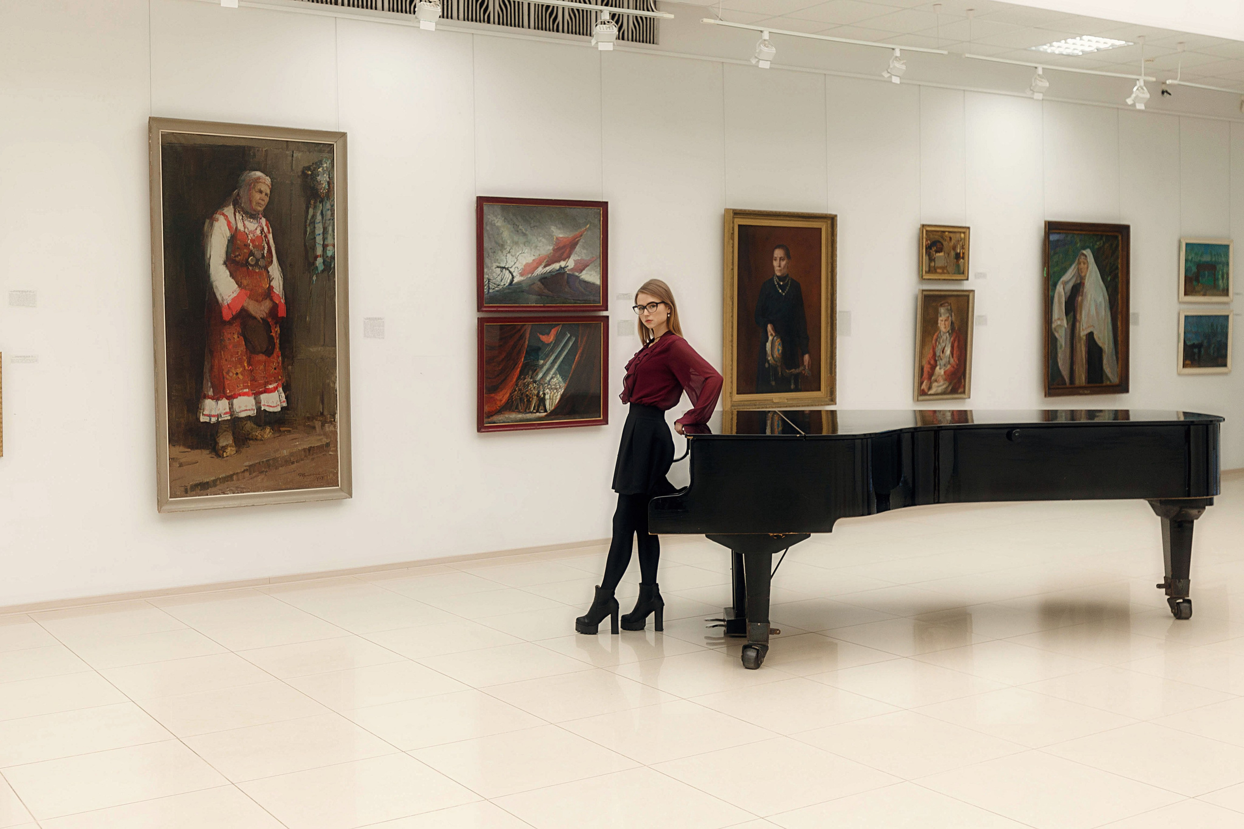 Фотосессия с Машей в Чувашском художественном музее. Портретный и репортажный фотограф в Чебоксарах Андриян Чаркин