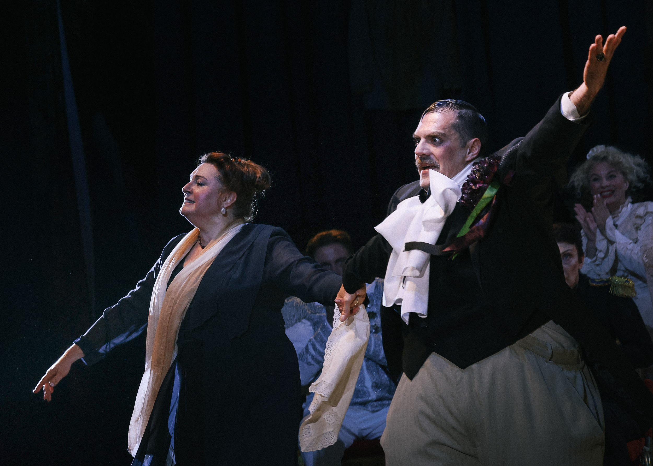 Весёлая женщина. Театр Эрмитаж. Репортажный, архитектурный, театральный и файн-арт фотограф Лена Мельникова в Москве