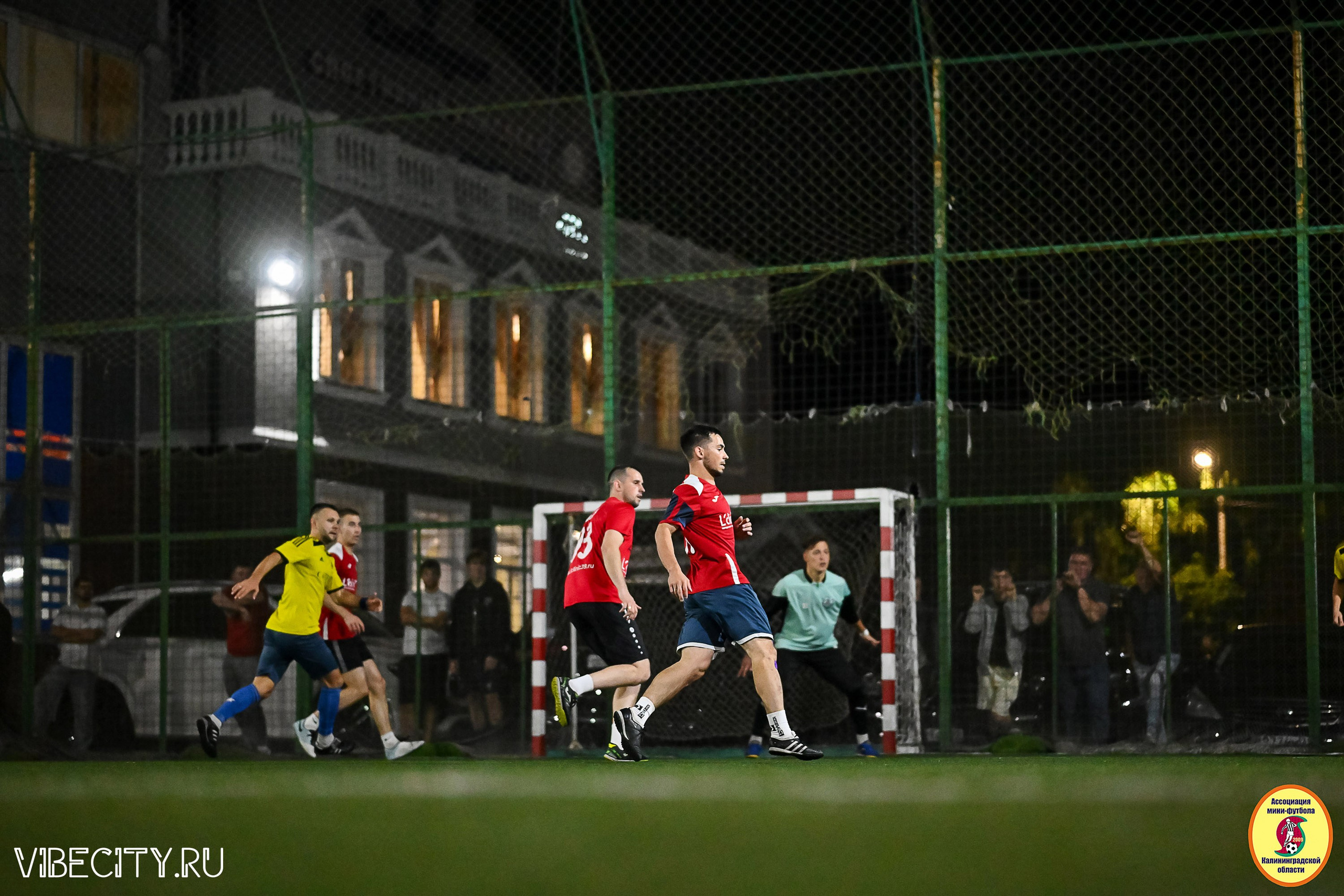 ФИНАЛЬНЫЕ ИГРЫ КУБКА МИНИ-ФУТБОЛЬНОЙ ЛИГИ И КУБКА КОРПОРАТИВНОЙ МФЛ 2025. VIBECITY.RU Вайб Сити Ру Фоторепортажи Фотоотчеты Калининград