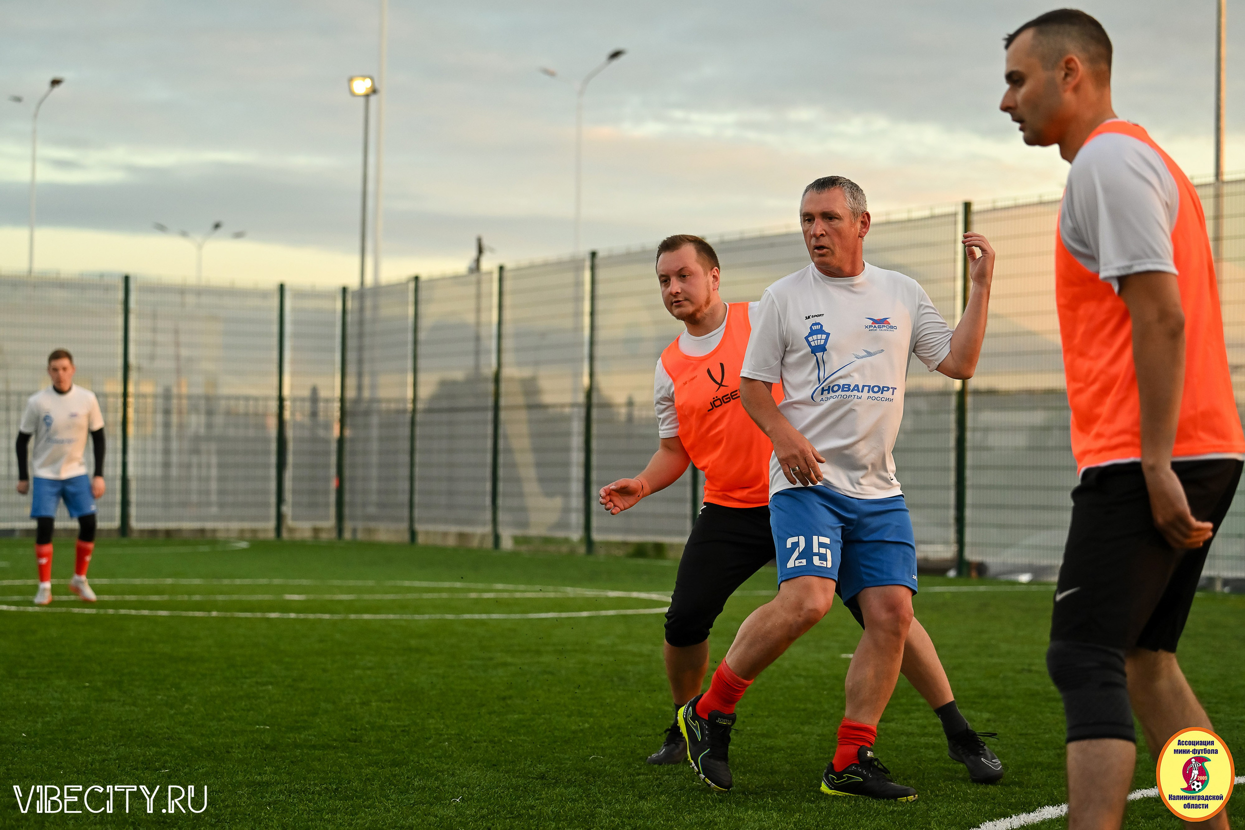 ИГРЫ МИНИ-ФУТБОЛЬНОЙ И КОРПОРАТИВНОЙ ЛИГИ. VIBECITY.RU Вайб Сити Ру Фоторепортажи Фотоотчеты Калининград