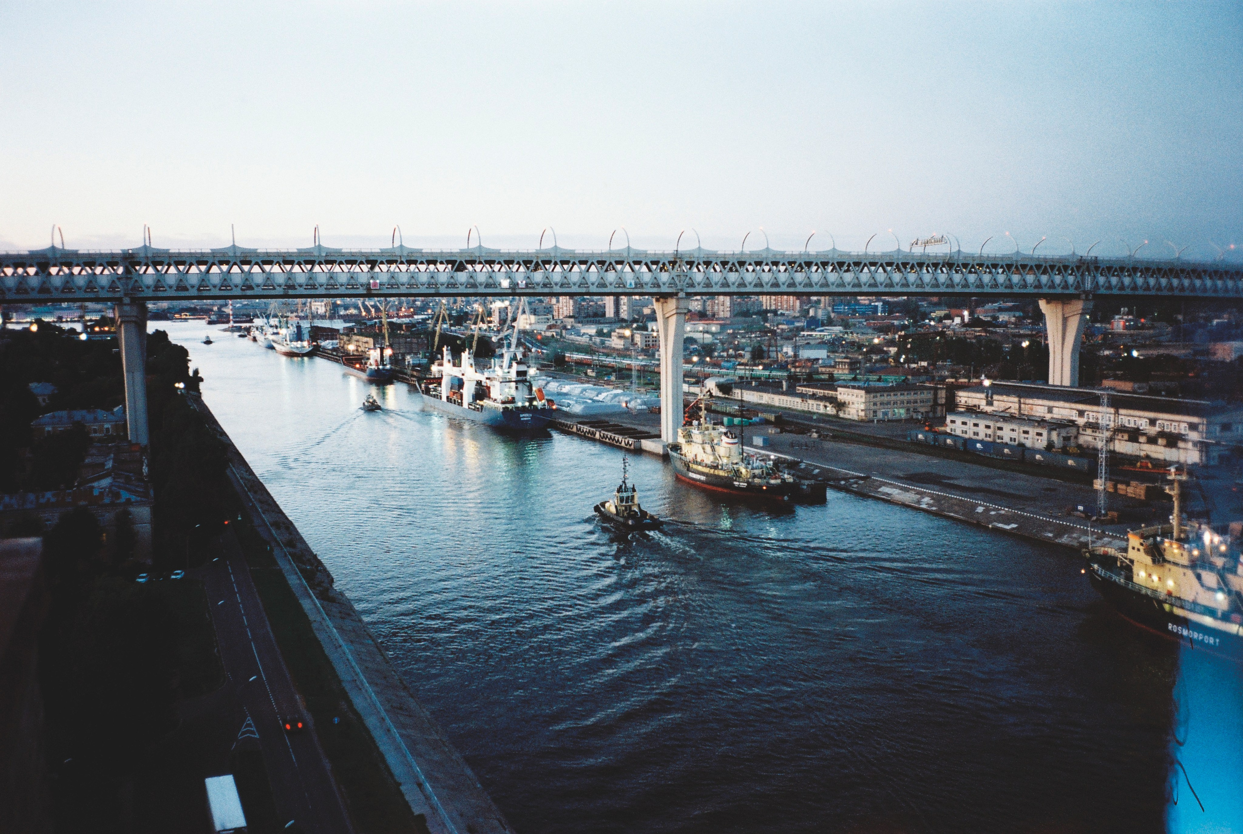 Фотографии цветные. Свадебный и семейный пленочный фотограф в Петербурге Истомина Ирина