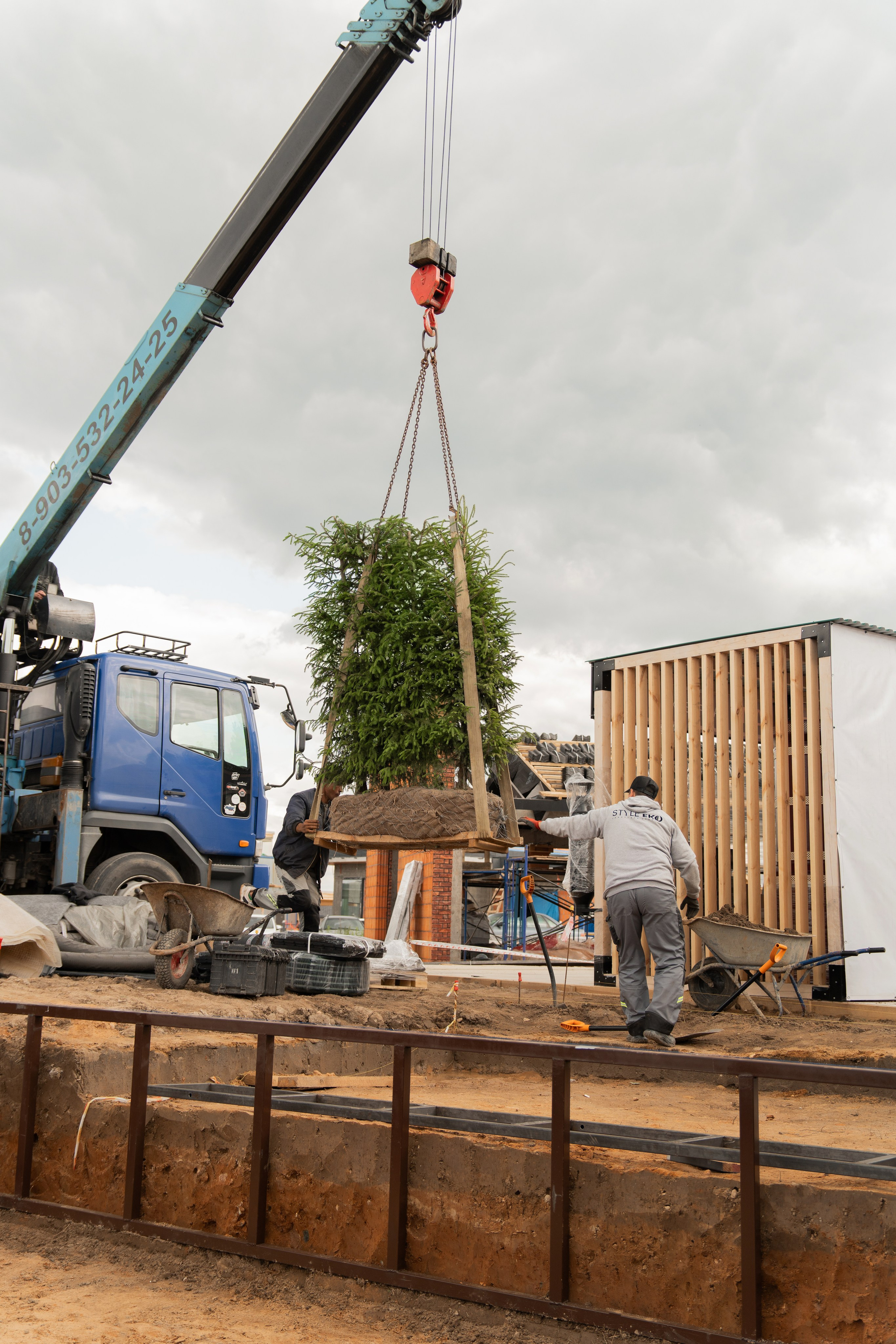Этап ландшафтных работ. Автомобильный фотограф Светлана Усова