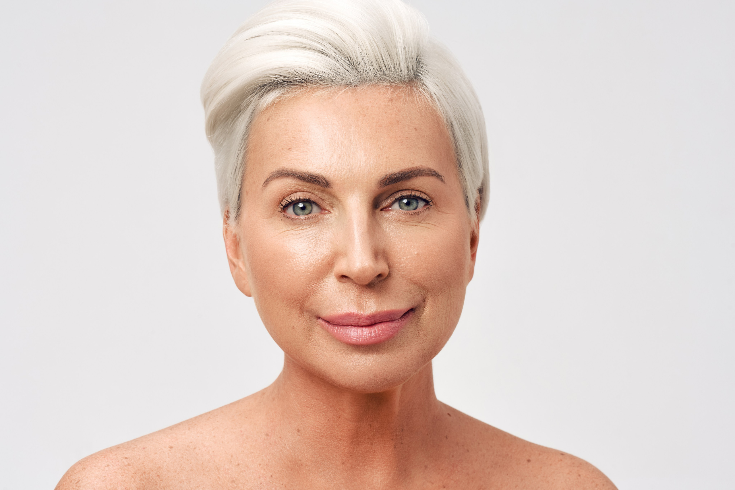 BEFORE / AFTER. RETOUCHER / Beauty / Product / Fashion / Commercial