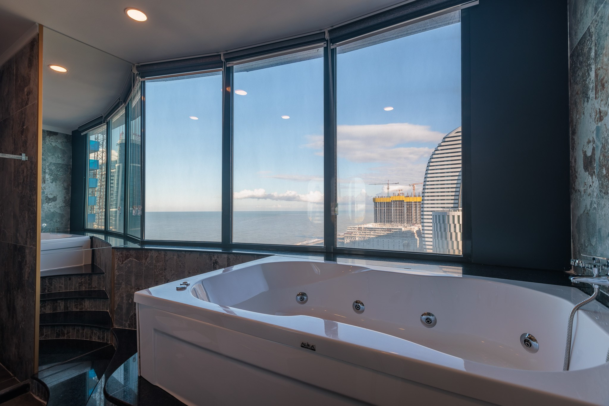 SKY TOWER (METRO CITY). Режиссёр, клипмейкер, фотограф — Андрей Охота