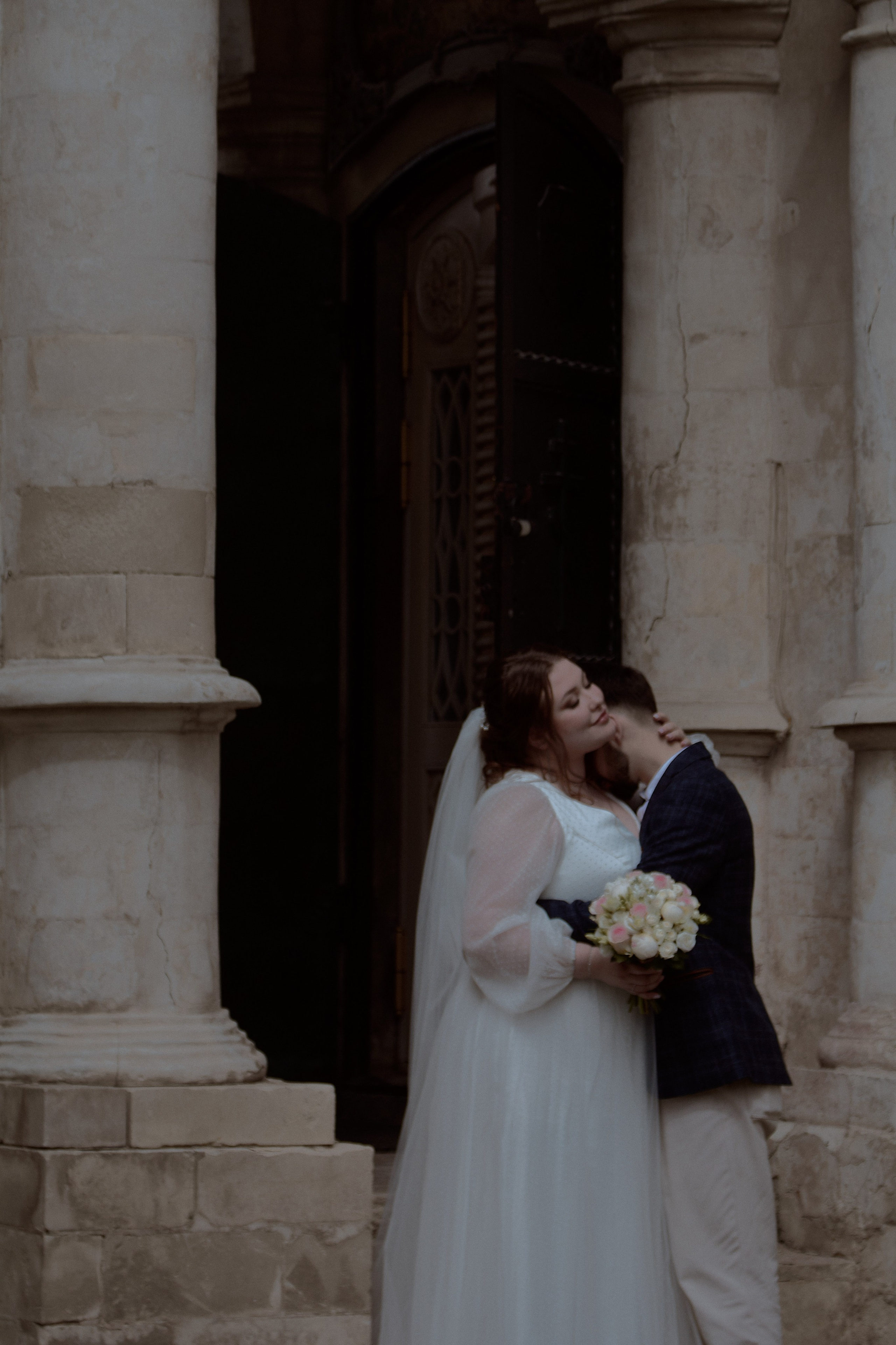 Виктория и Даниэль. Владимирский храм. Фотограф лавстори Москва/МО Приятелева Ангелина