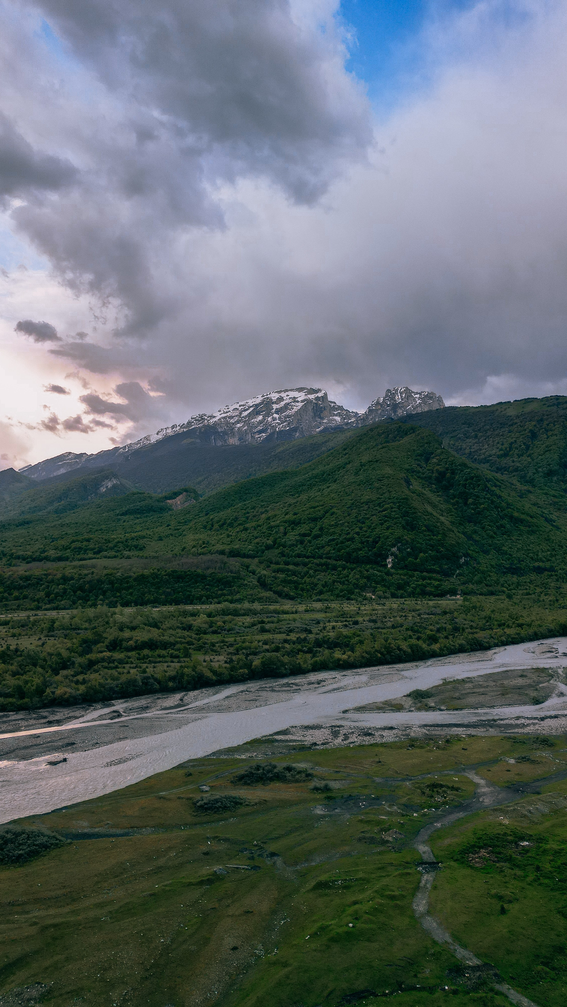 Грузия 2023. Человек с фотокамерой