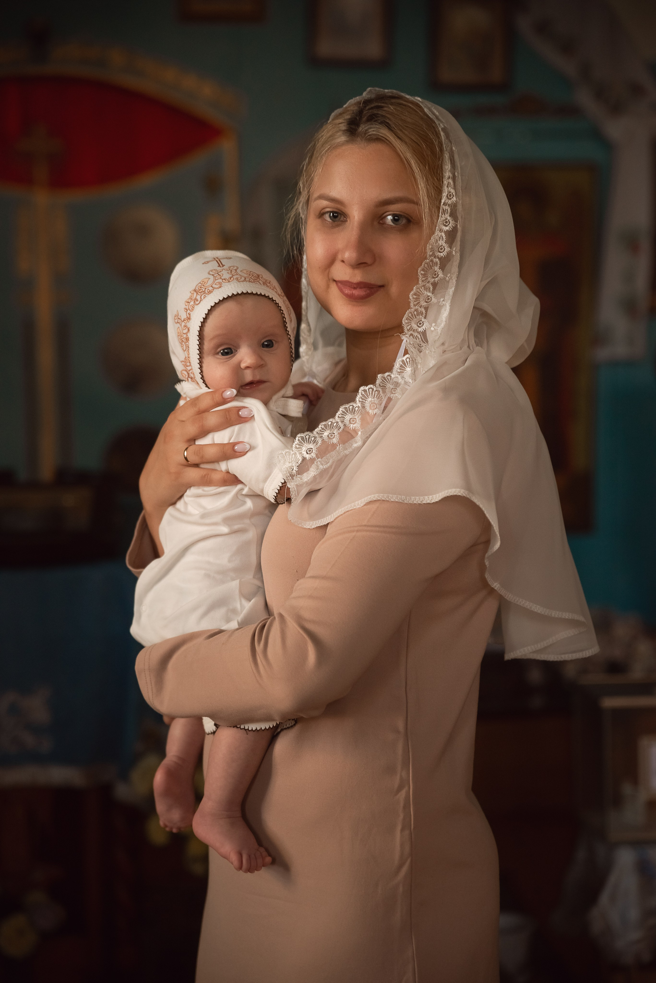 Крещение Олеси. Троицкая церковь. Фотограф новорожденных Екатеринбург, Первоуральск