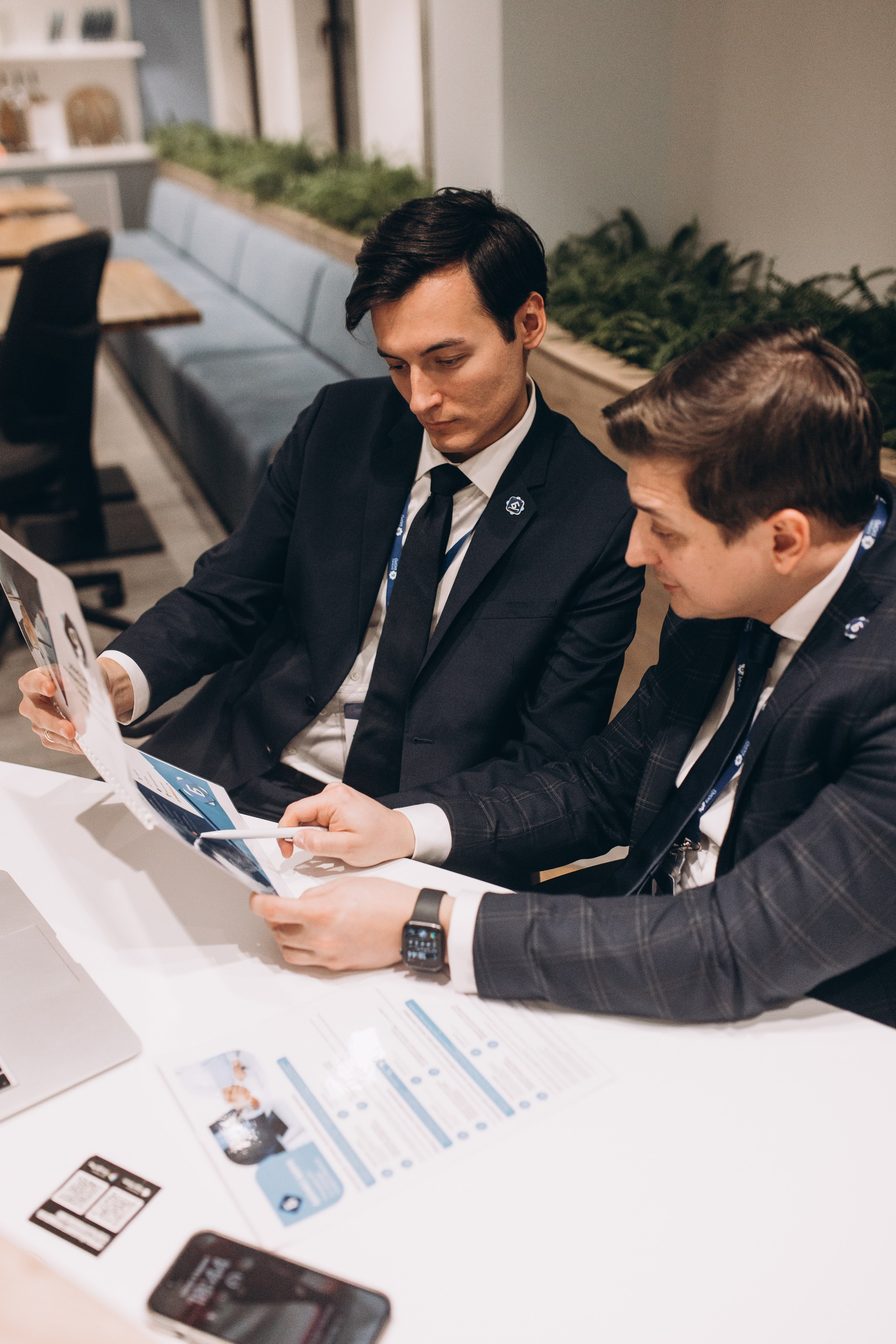 Фотосессия команды «Бизнес бюро». Фотограф Артем Бросов в Санкт-Петербурге и Дубае