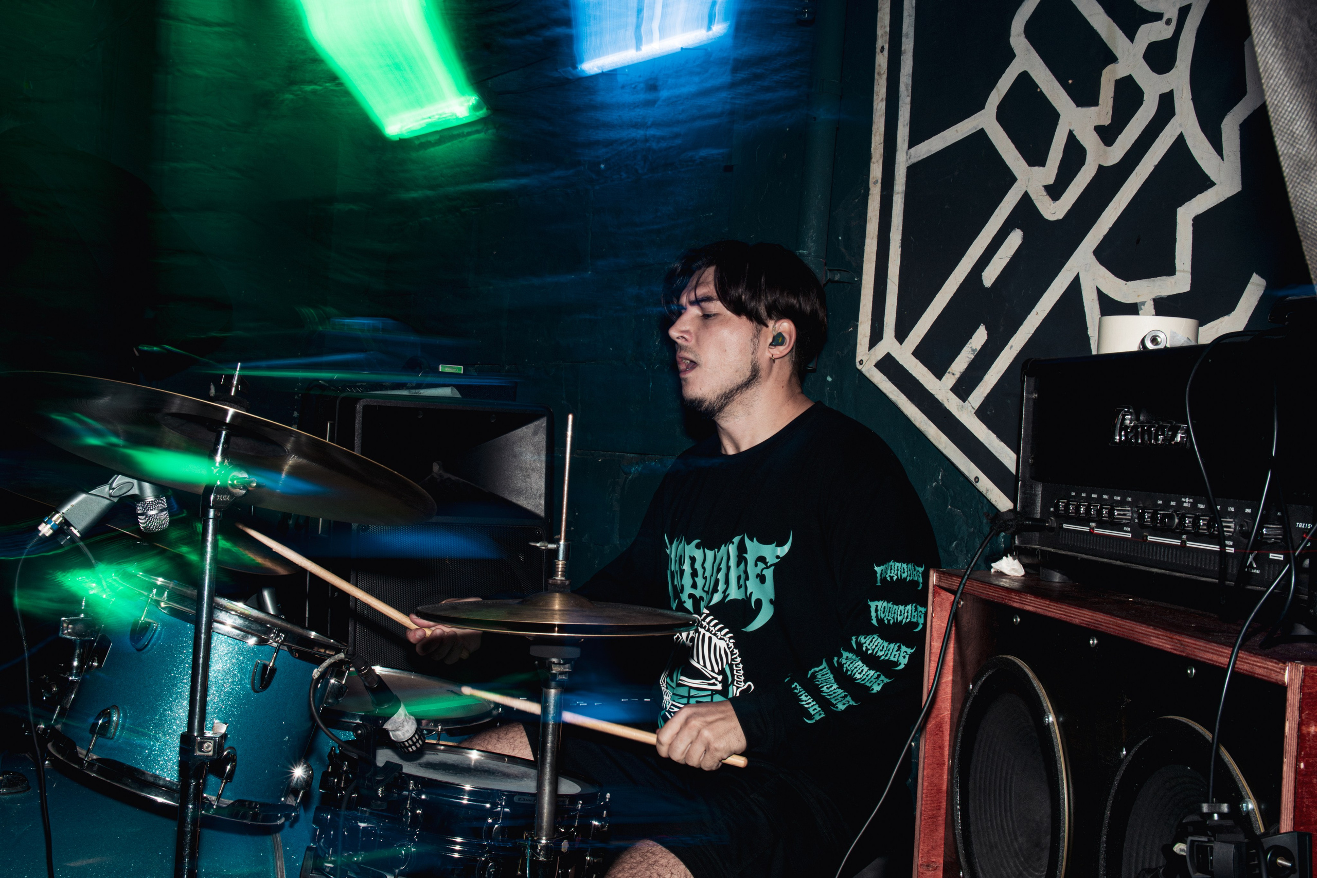 Ютани & о т м е ж & Вещи в картонной коробке 08.08.2025. Репортажный фотограф в Москве Legiodot