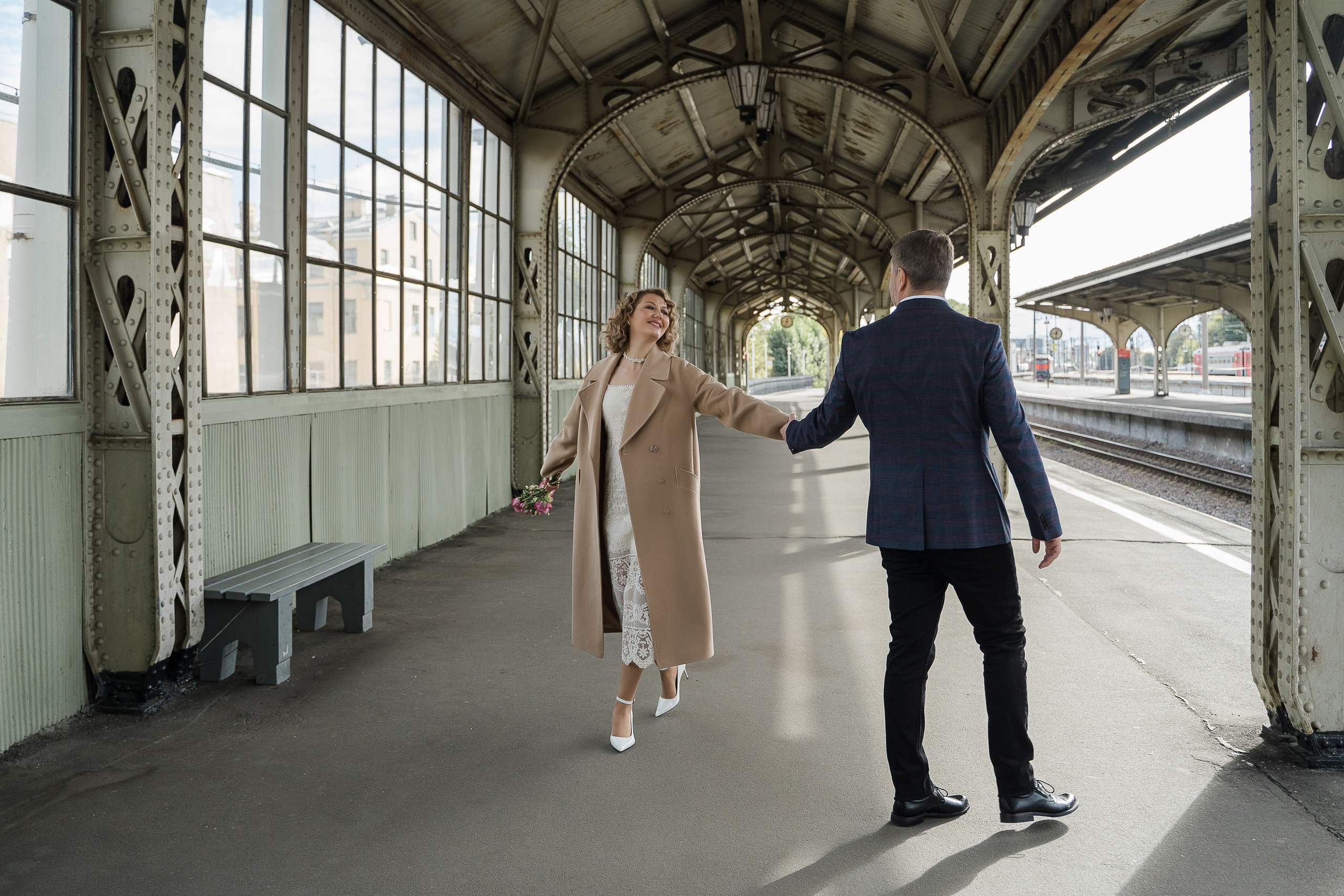 Свадебная фотосессия на Витебском вокзале. Свадебный и семейный фотограф в Пушкине и Санкт-Петербурге Мария Филиппова