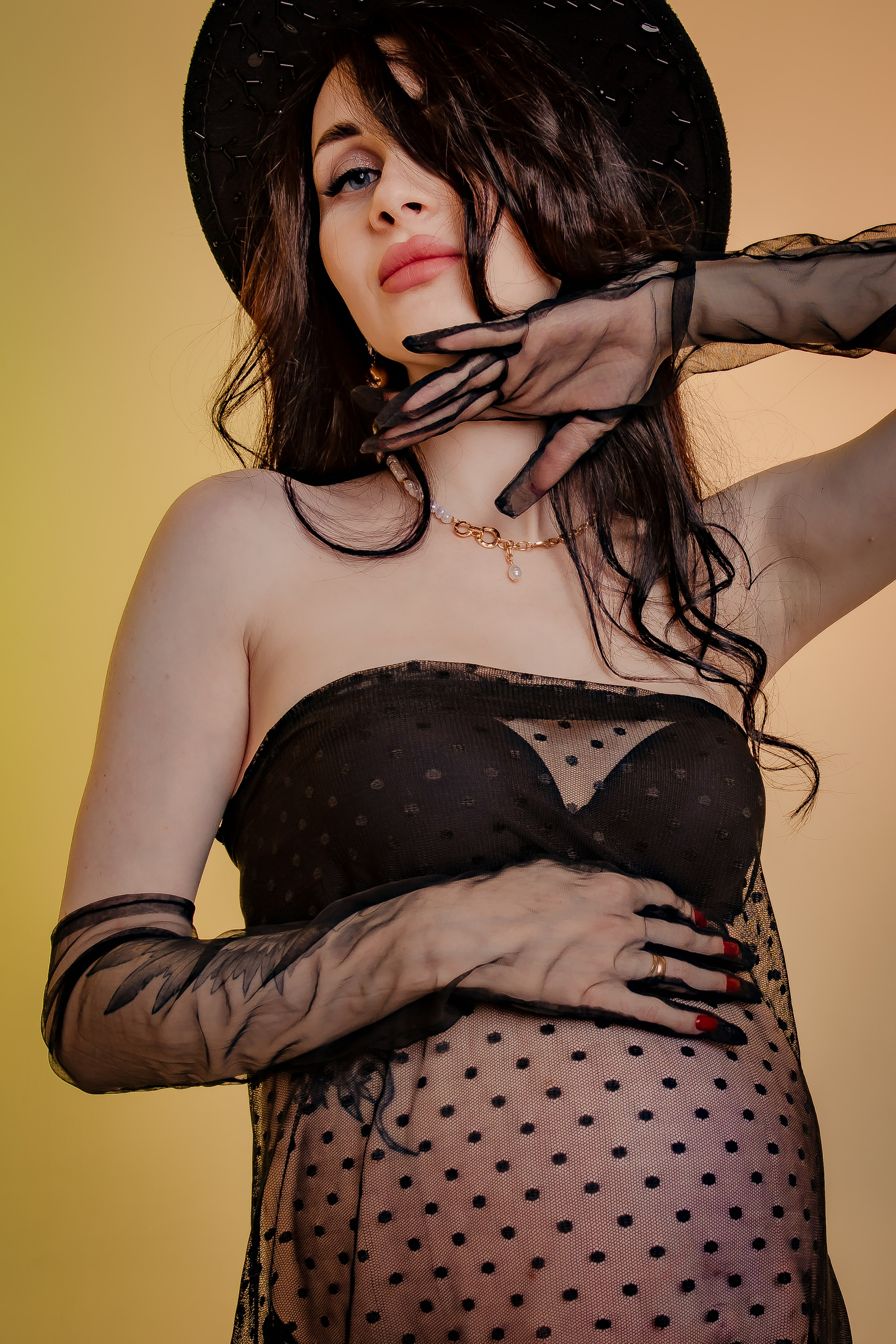 фотосессия беременности на циклораме